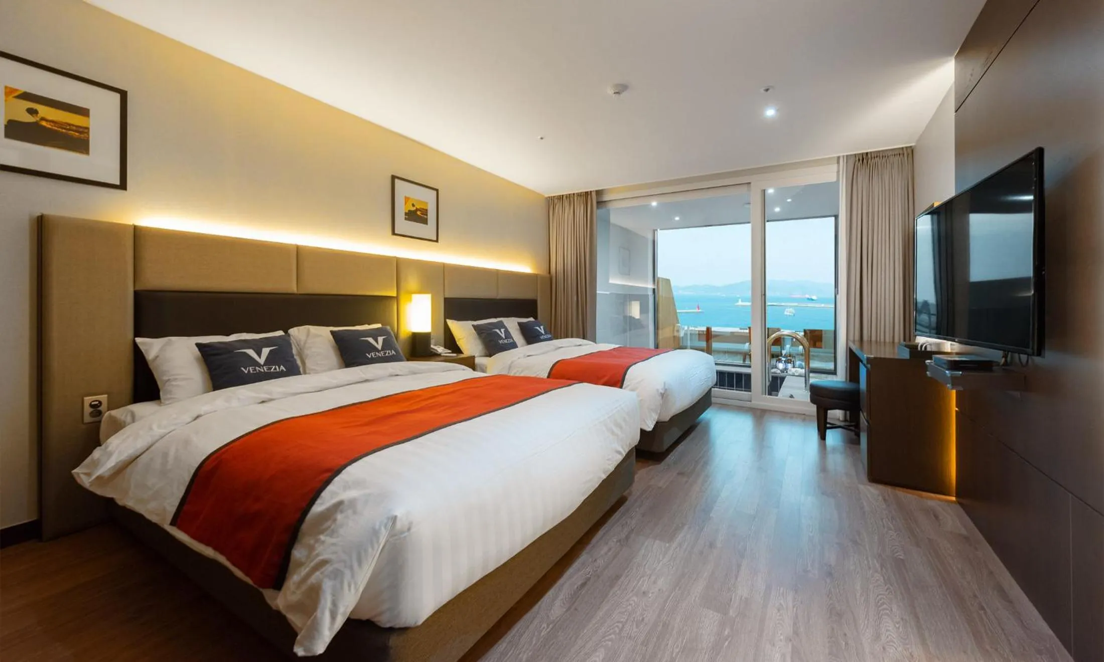 Bedroom, Bed in Venezia Hotel and Suite