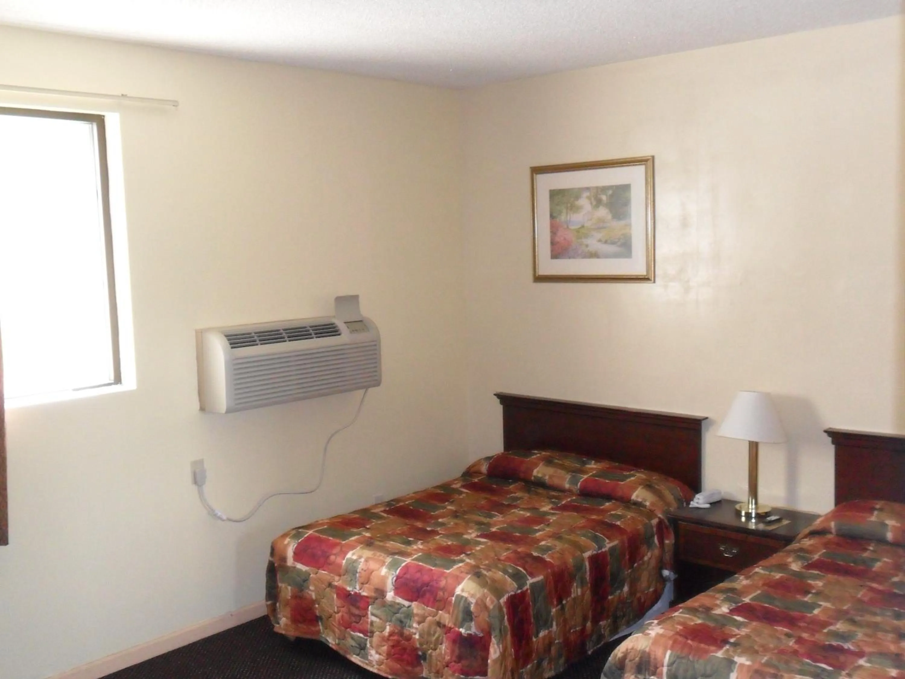 Bed in Red Carpet Inn Brooklawn