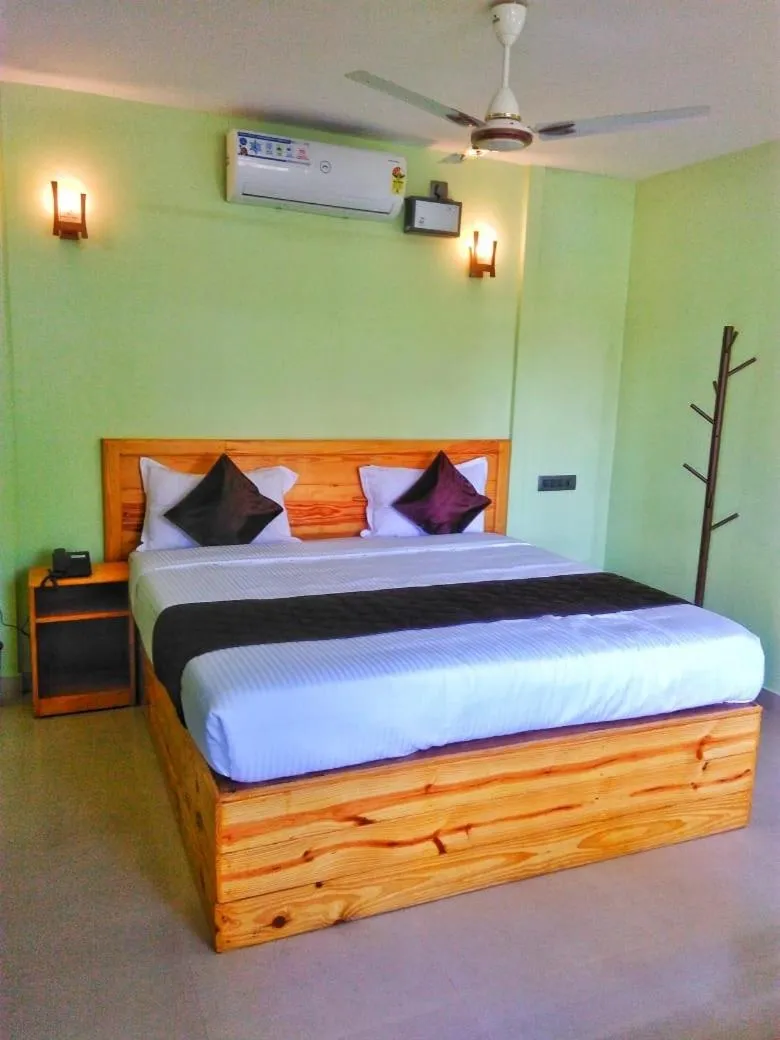 Bed in The Lake Paradise Boutique Resort