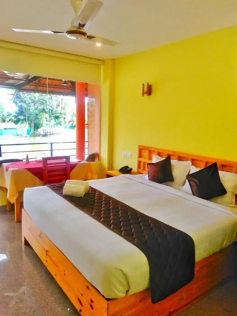 King Room with Lake View in The Lake Paradise Boutique Resort King Room with Lake View in The Lake Paradise Boutique Resort