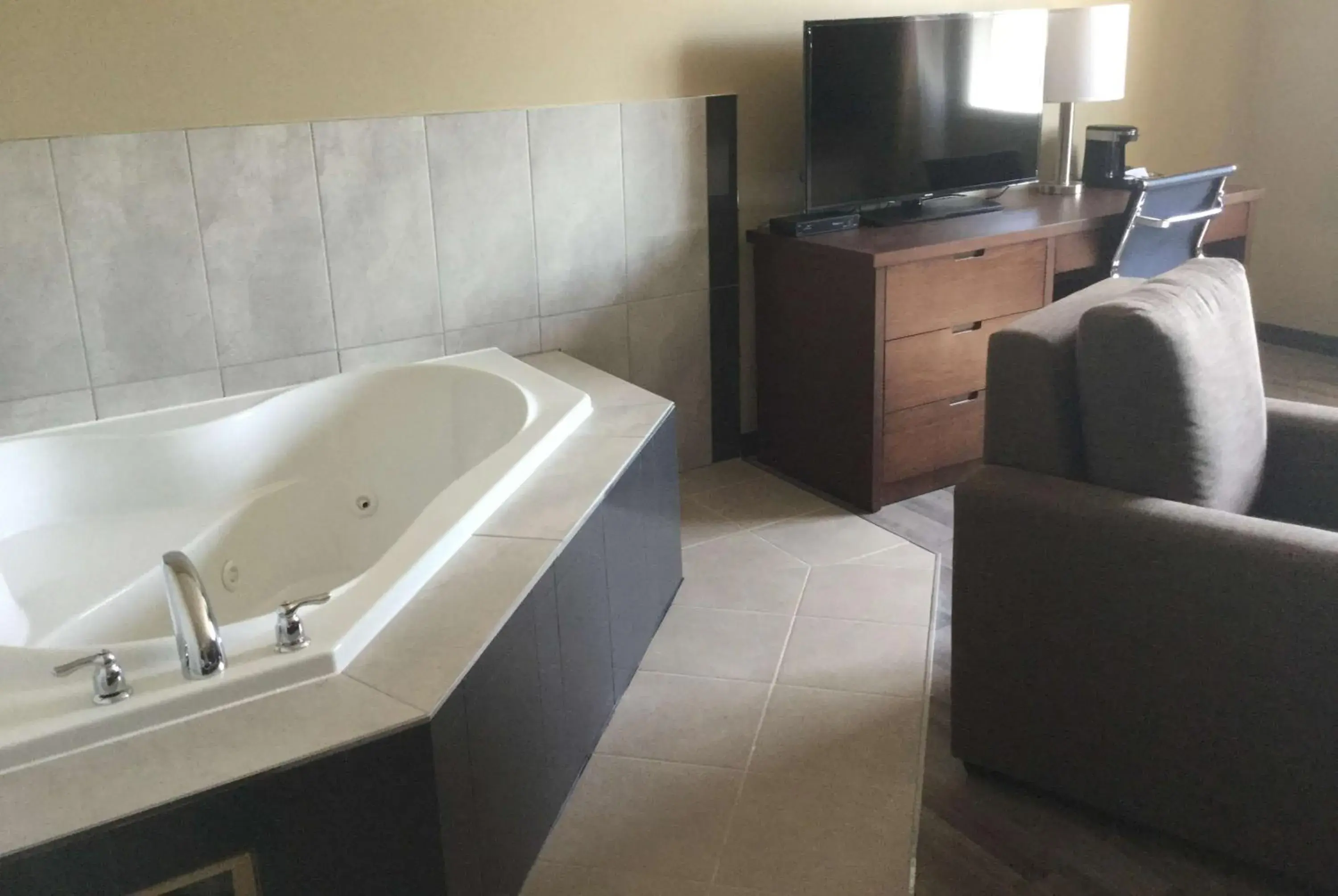 Suite with Two Queen Beds - Non-Smoking in Super 8 by Wyndham Hardisty Suite with Two Queen Beds - Non-Smoking in Super 8 by Wyndham Hardisty