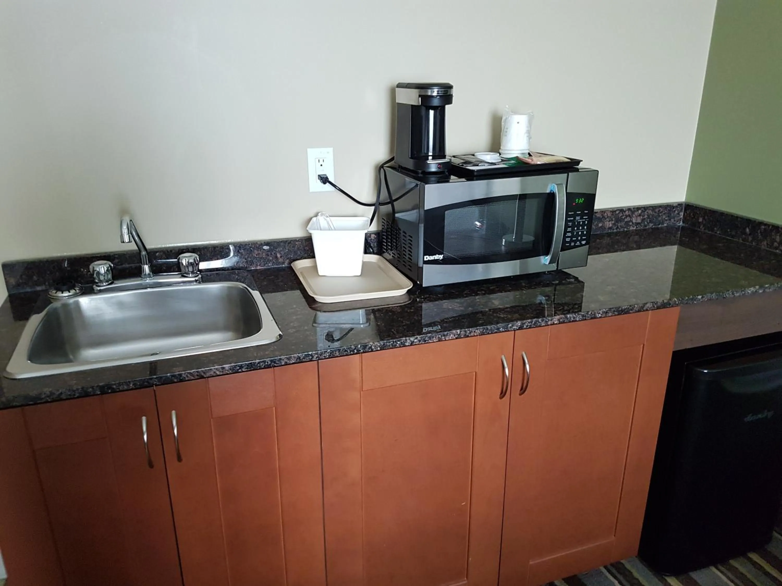 Super 8 by Wyndham Hardisty