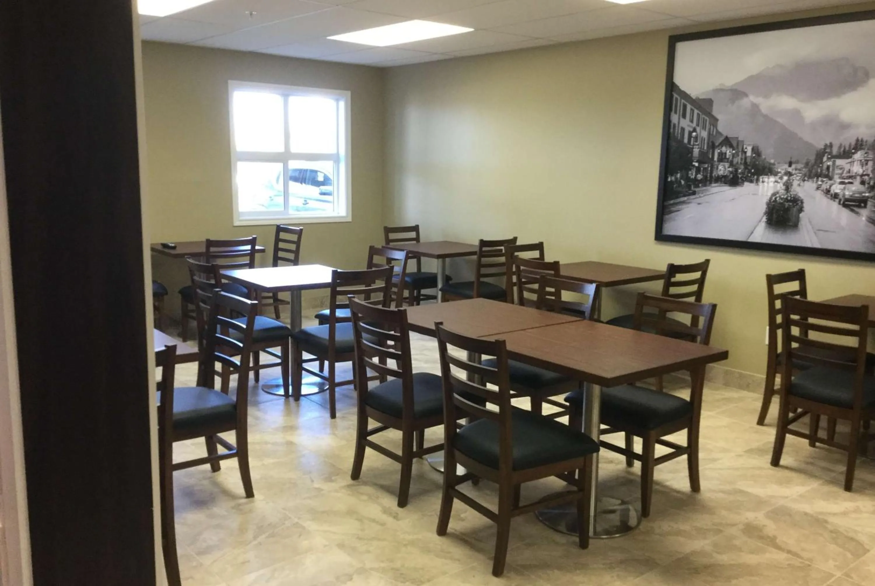 Restaurant/places to eat in Super 8 by Wyndham Hardisty