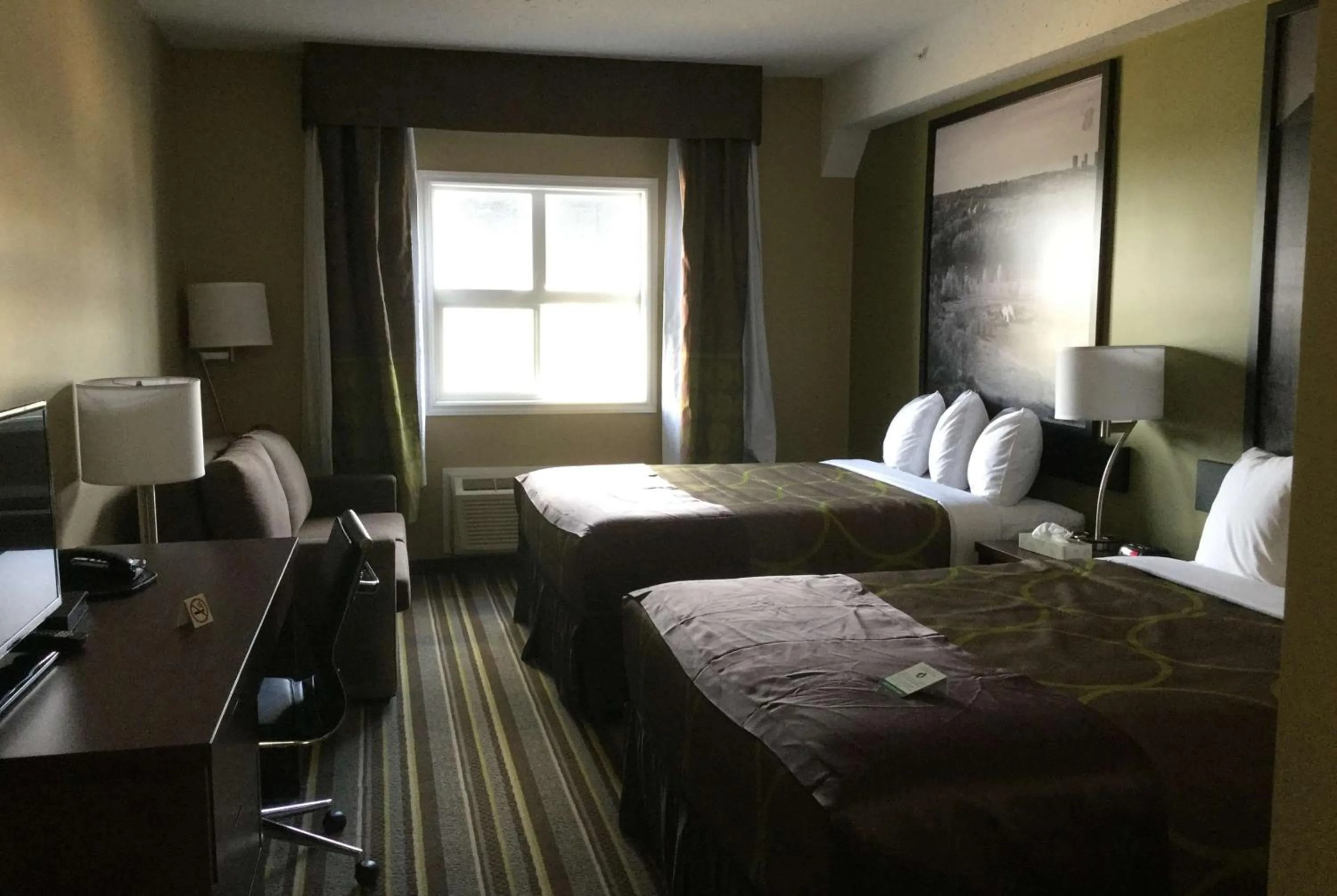 Photo of the whole room, Bed in Super 8 by Wyndham Hardisty