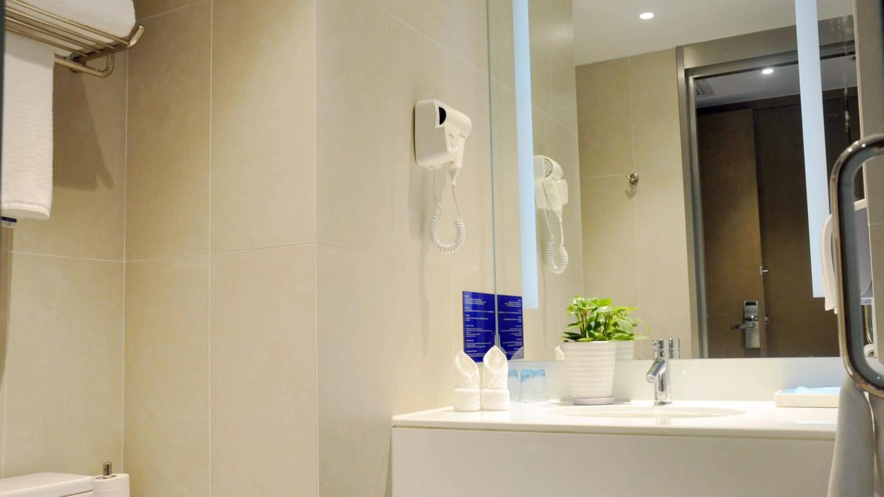 Photo of the whole room in Holiday Inn Express - Suzhou Industrial Park by IHG