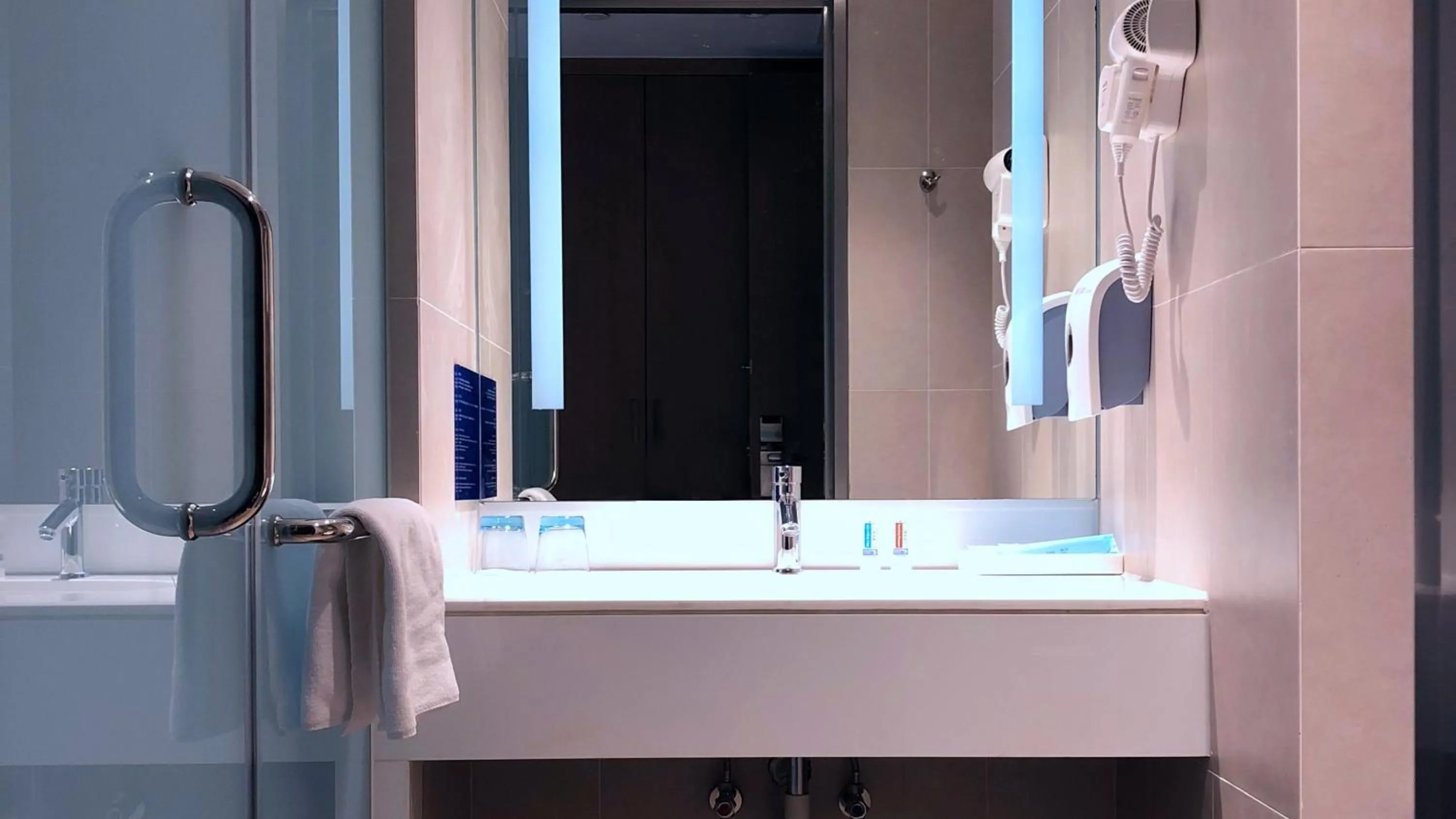 Bathroom in Holiday Inn Express - Suzhou Industrial Park by IHG