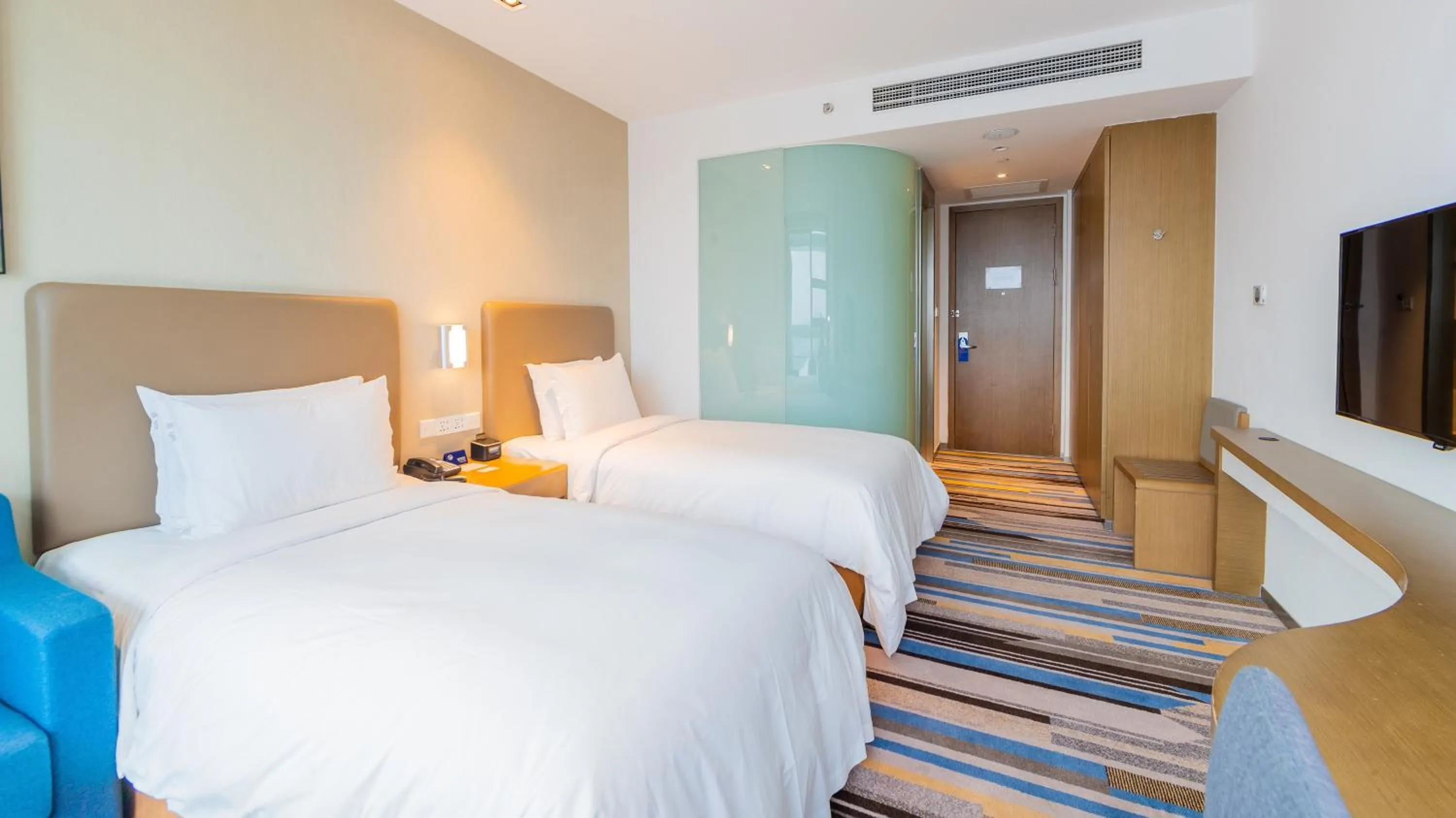 Photo of the whole room, Bed in Holiday Inn Express - Suzhou Industrial Park by IHG