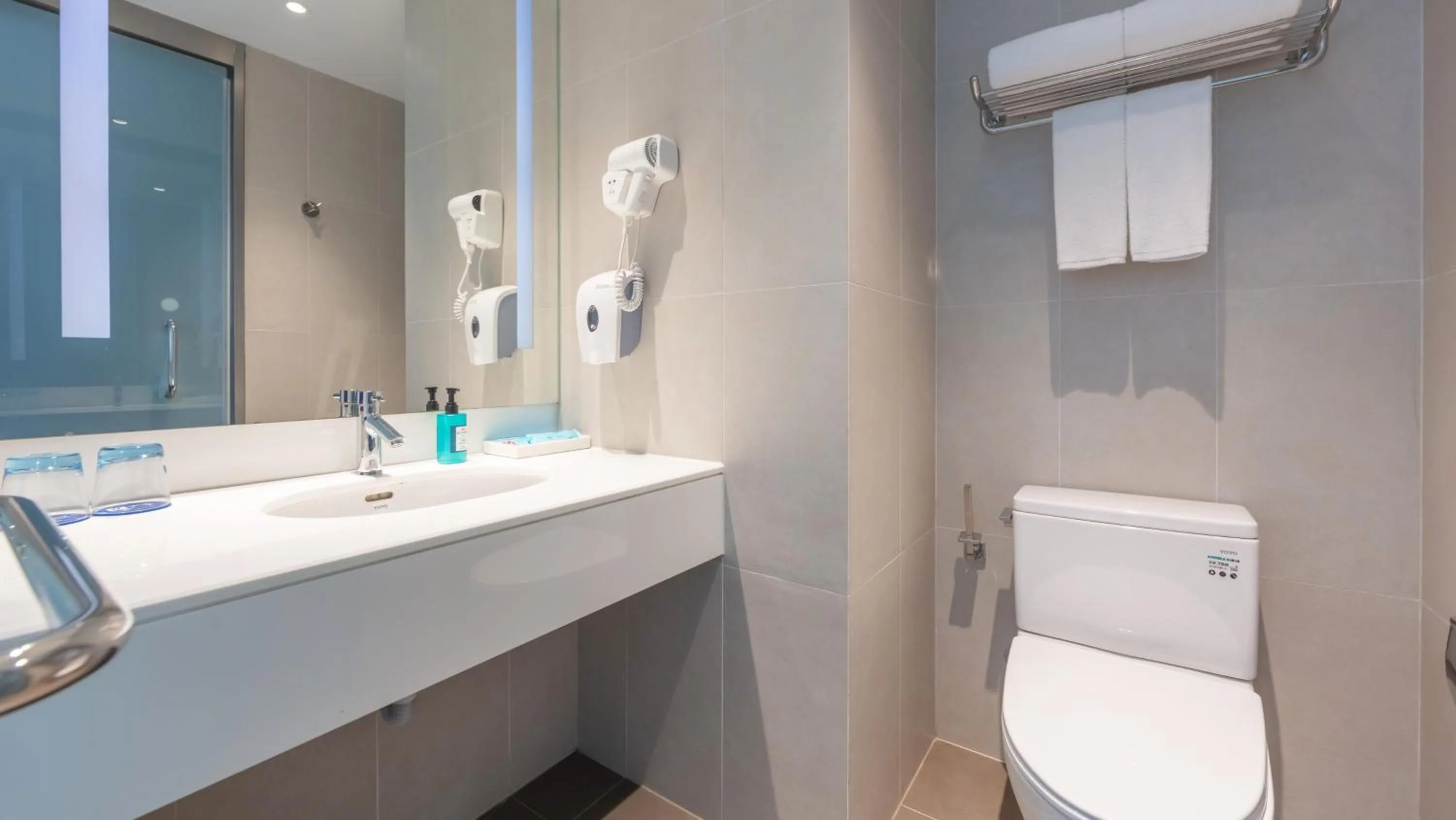 Bathroom in Holiday Inn Express - Suzhou Industrial Park by IHG