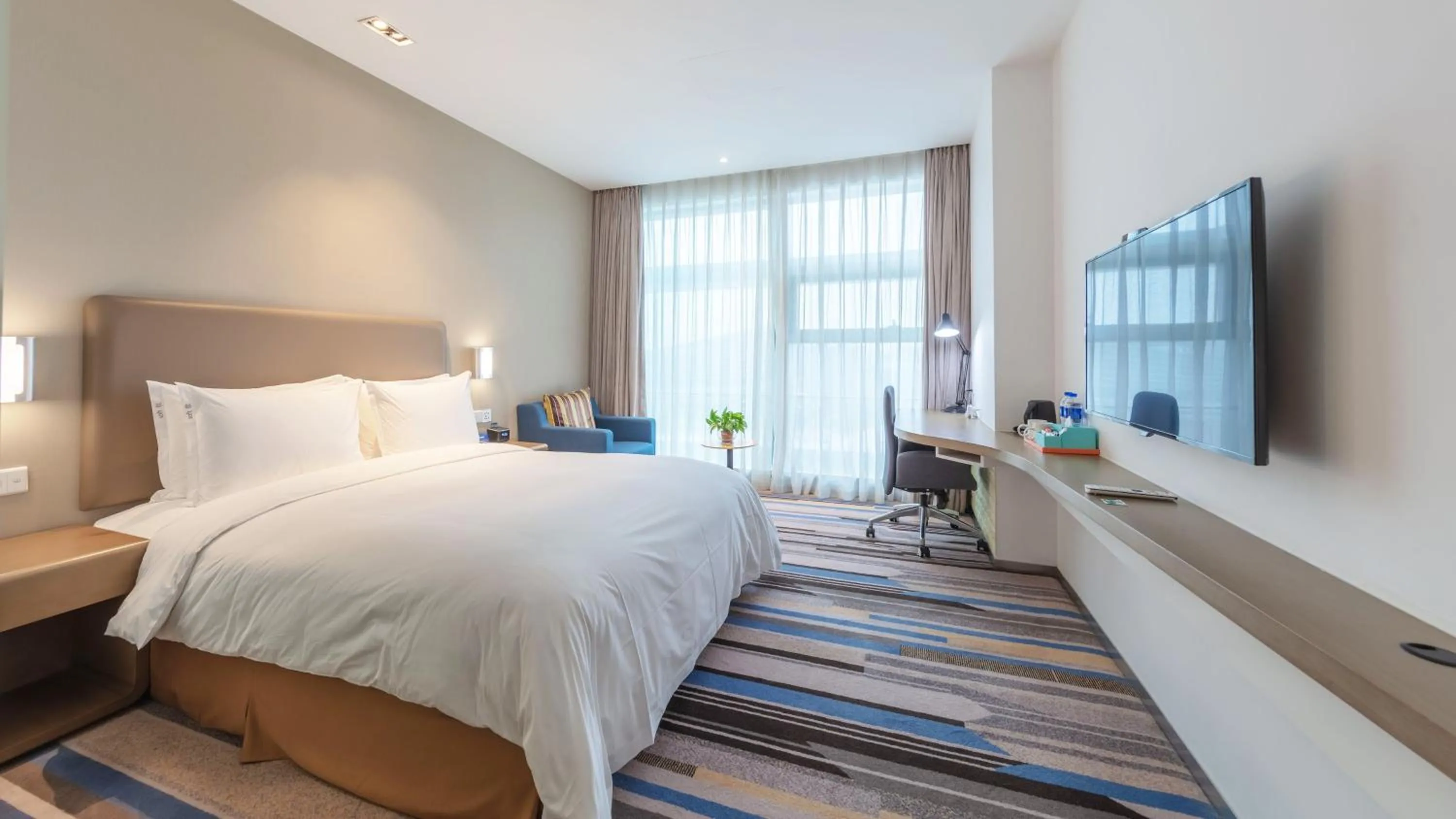 Photo of the whole room, Bed in Holiday Inn Express - Suzhou Industrial Park by IHG