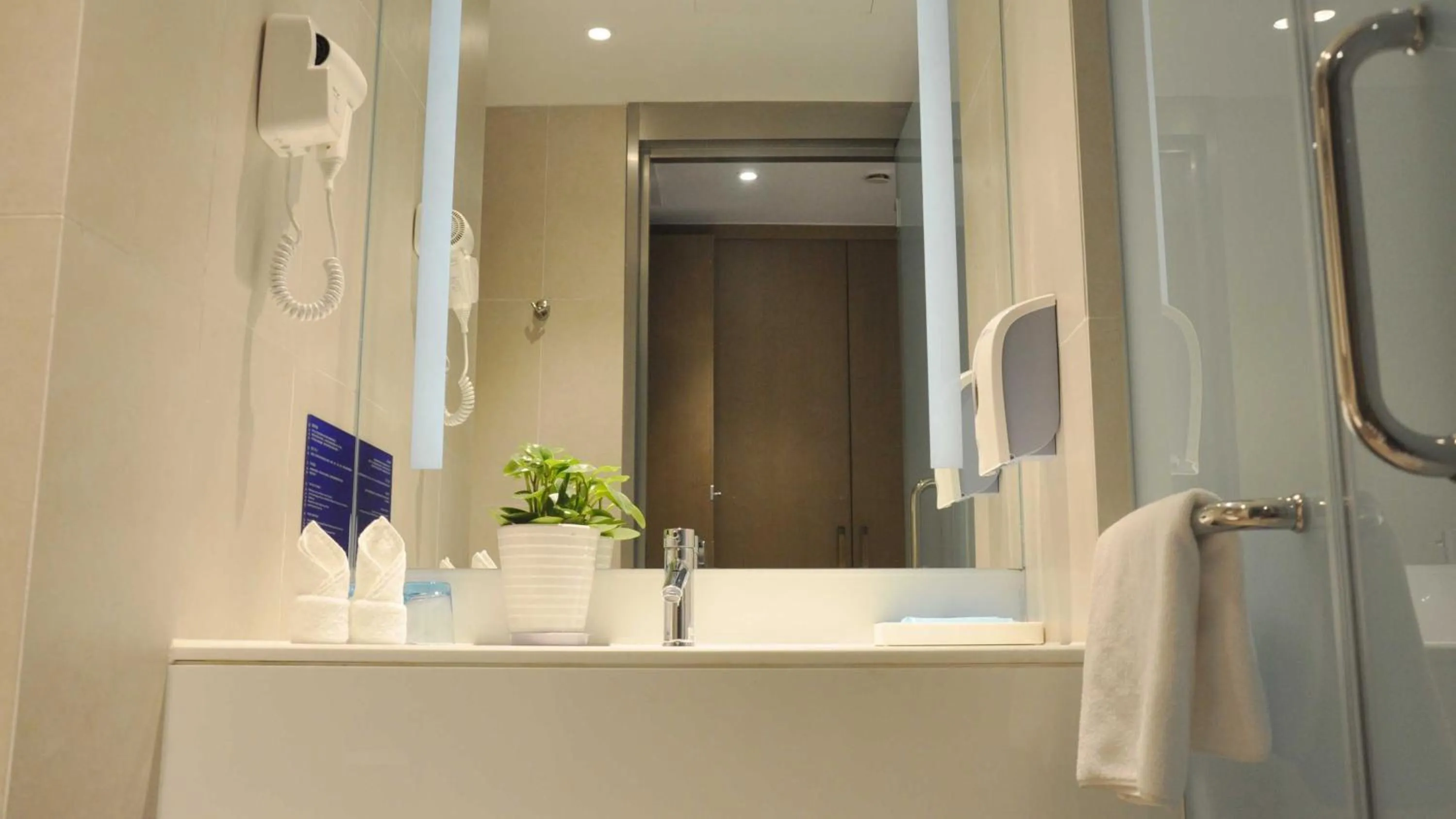 Photo of the whole room in Holiday Inn Express - Suzhou Industrial Park by IHG