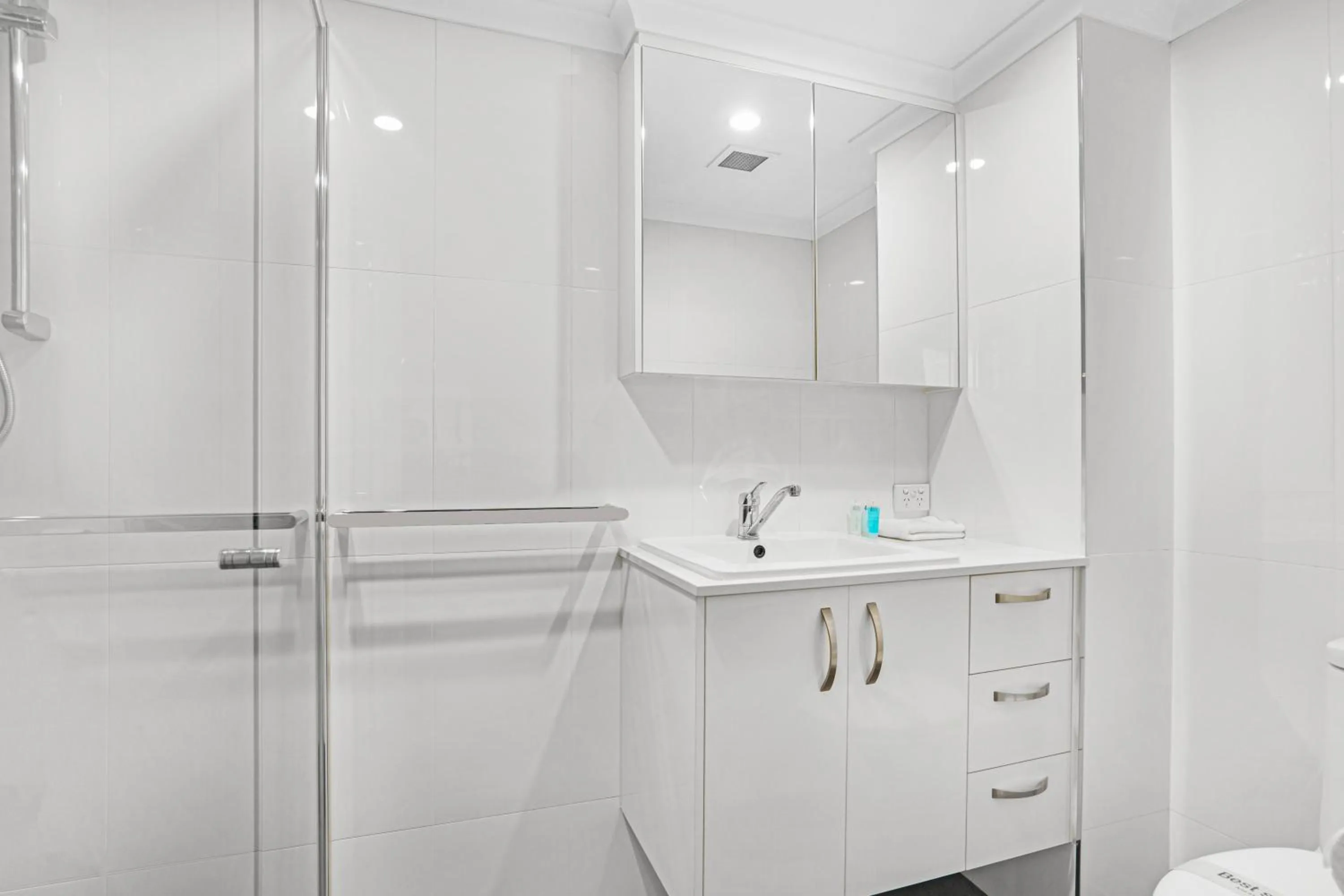 Shower in Oceanside Cove