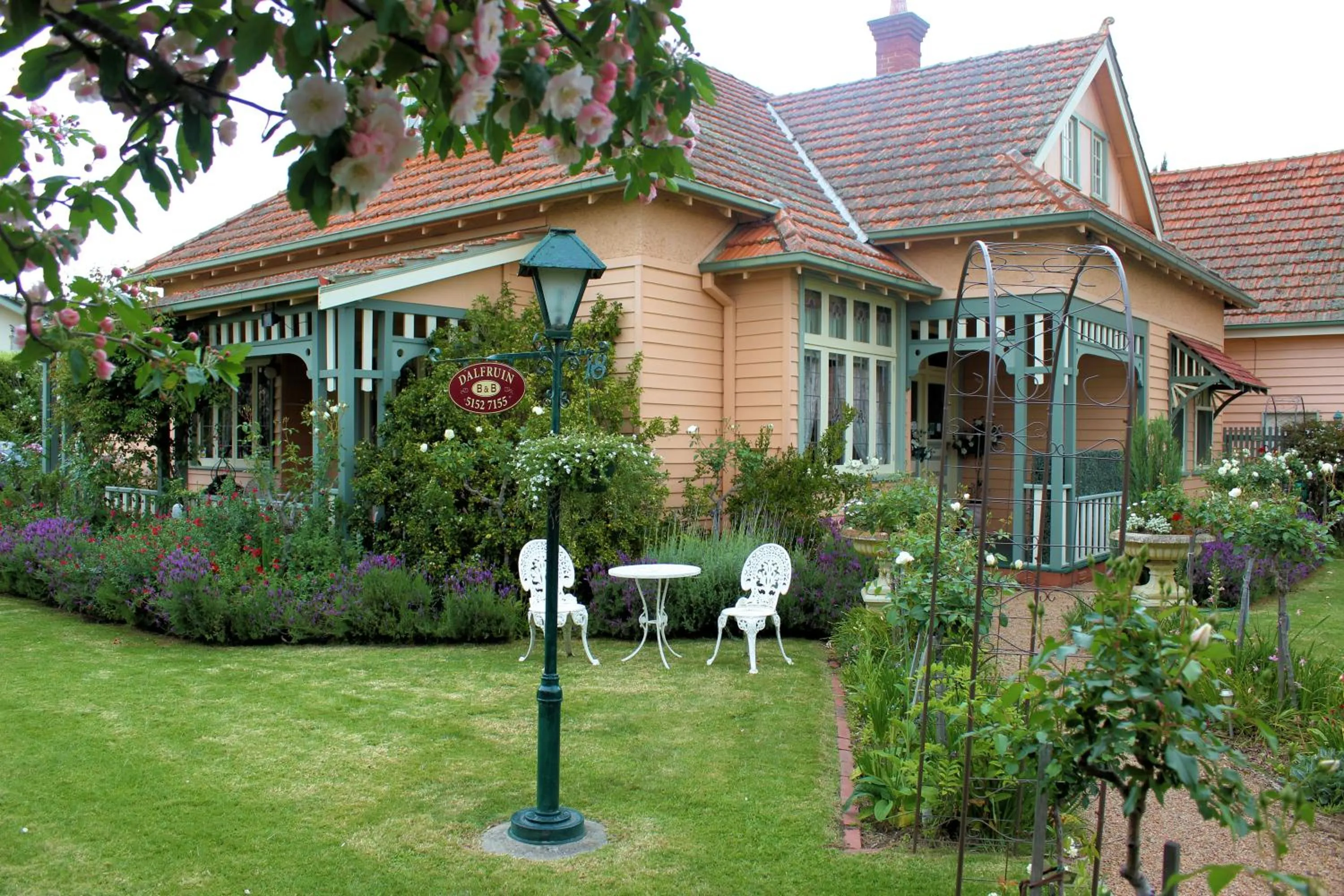 Spring in Dalfruin B&B