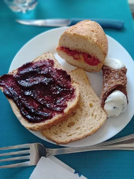 Breakfast in Villa Mattia