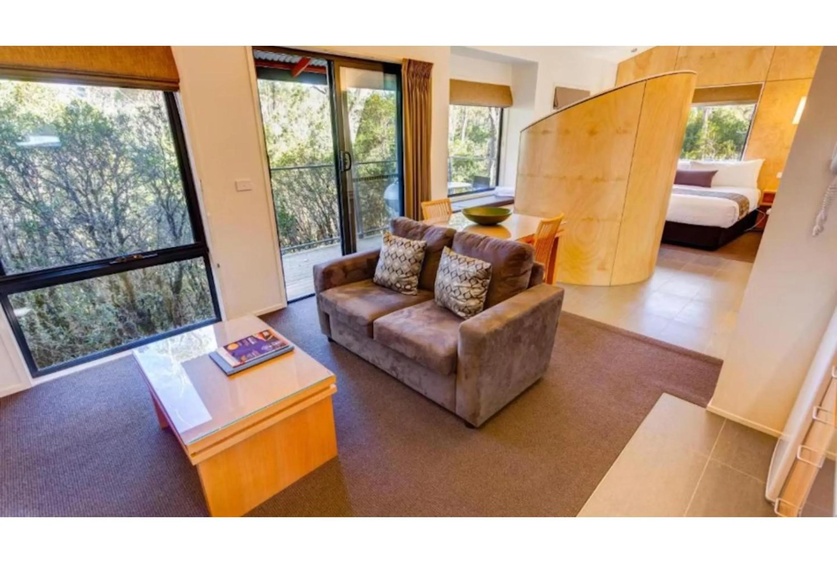 Living room, Bed in Discovery Parks - Cradle Mountain