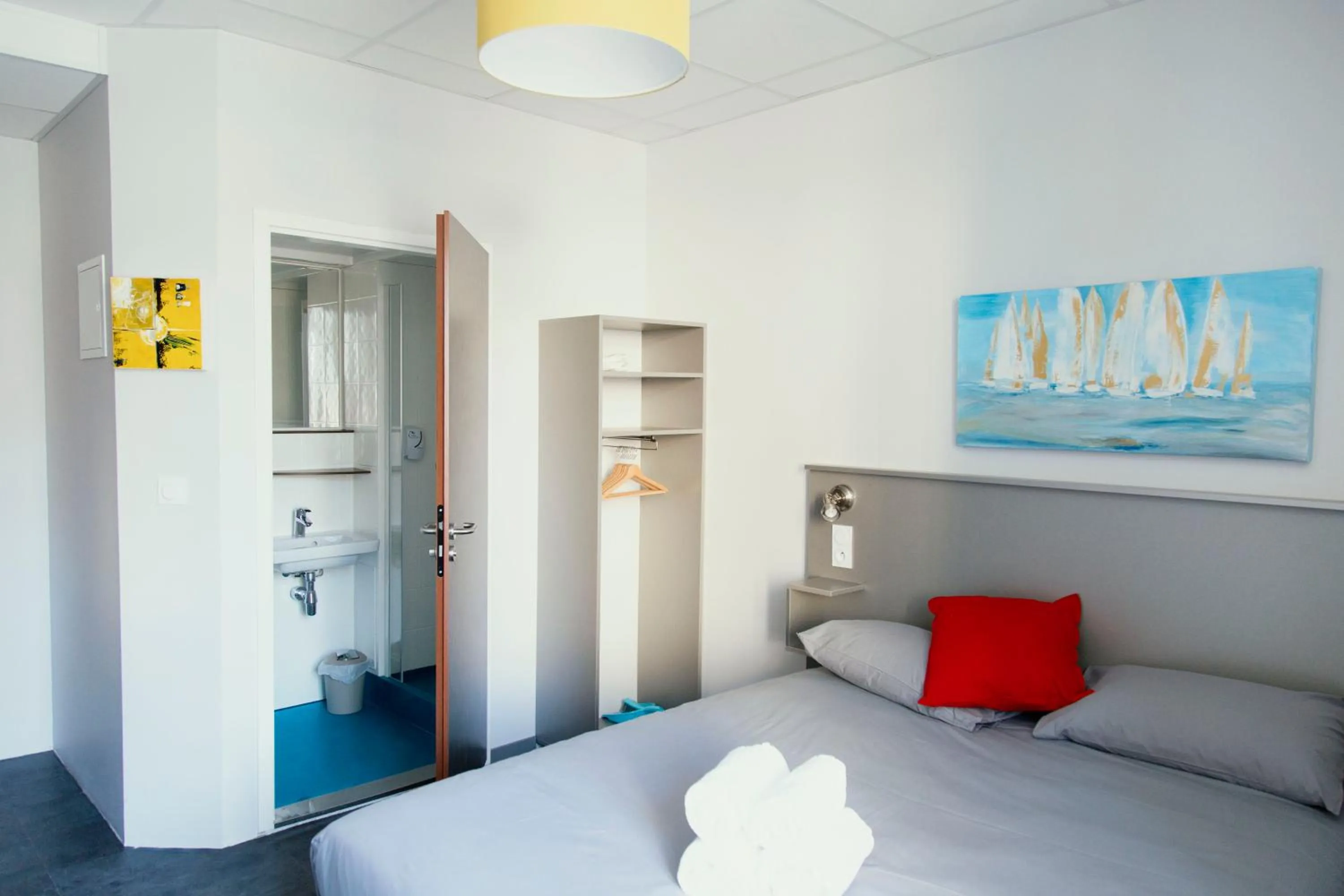 Photo of the whole room, Bed in SmartAppart Saint Nazaire