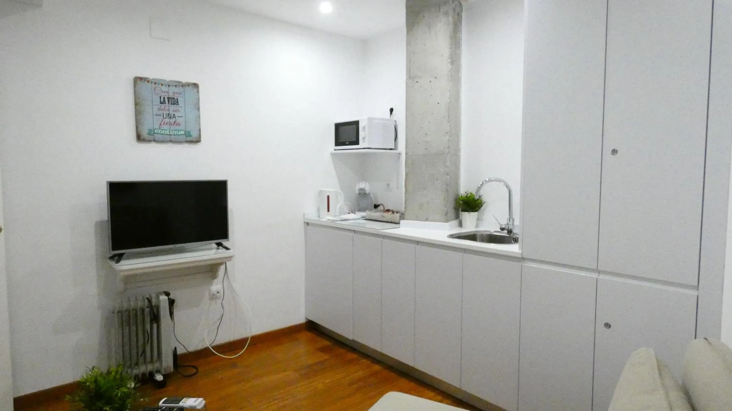 TV and multimedia in Azhar Suites
