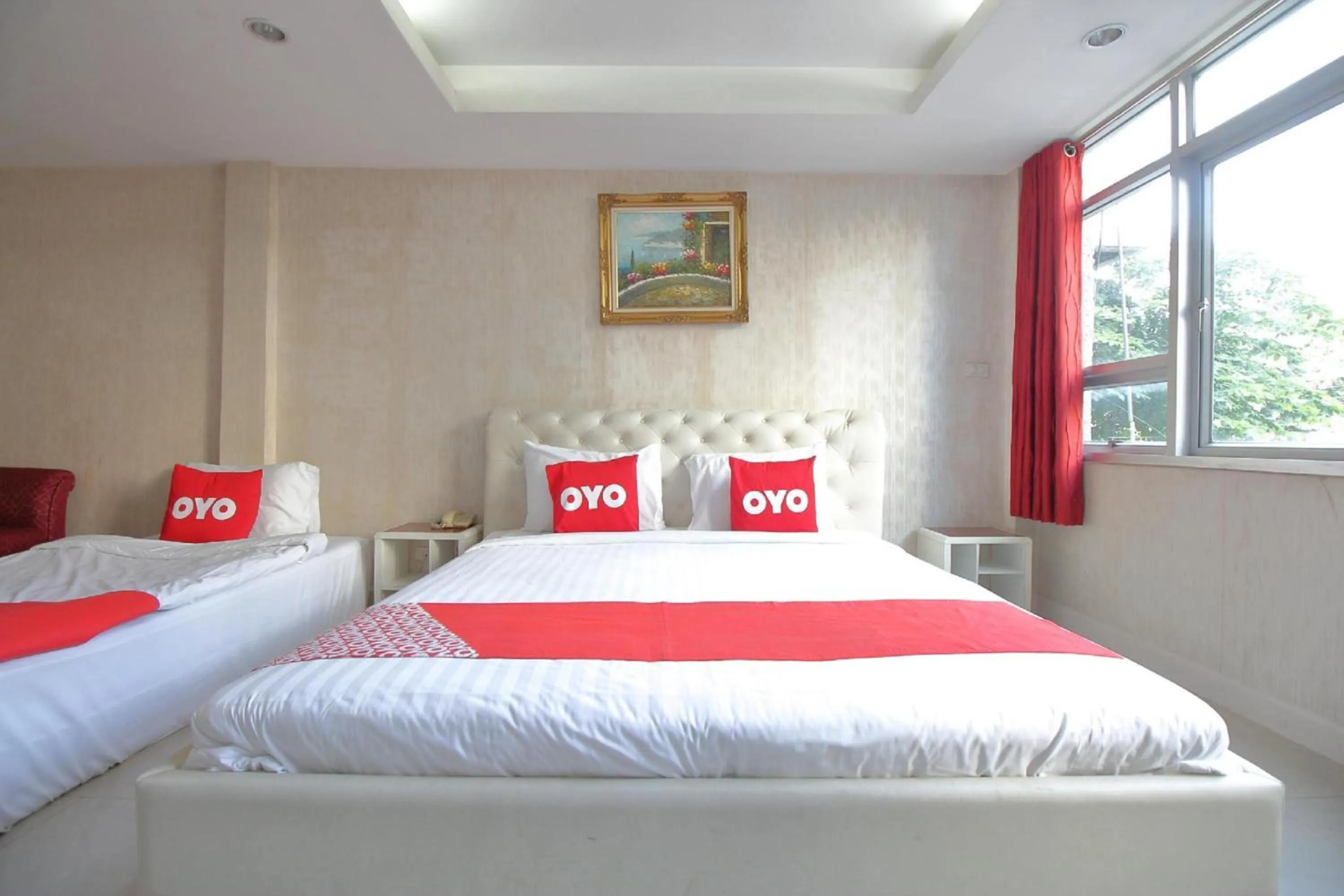 Bedroom, Bed in Diamond Residence Silom