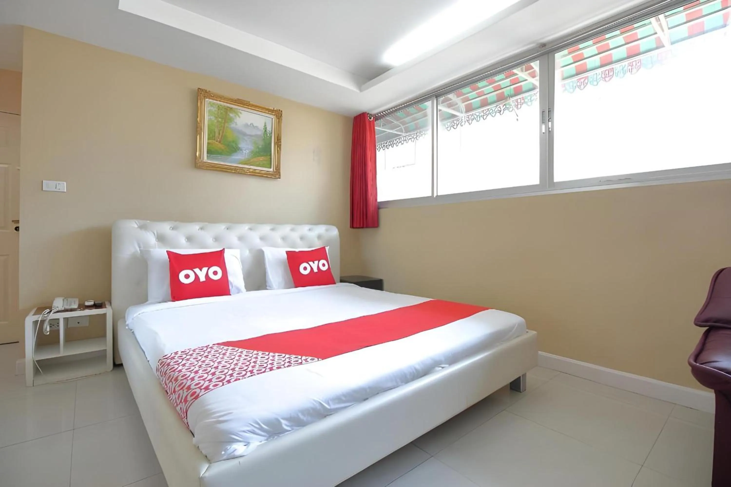 Bedroom, Bed in Diamond Residence Silom