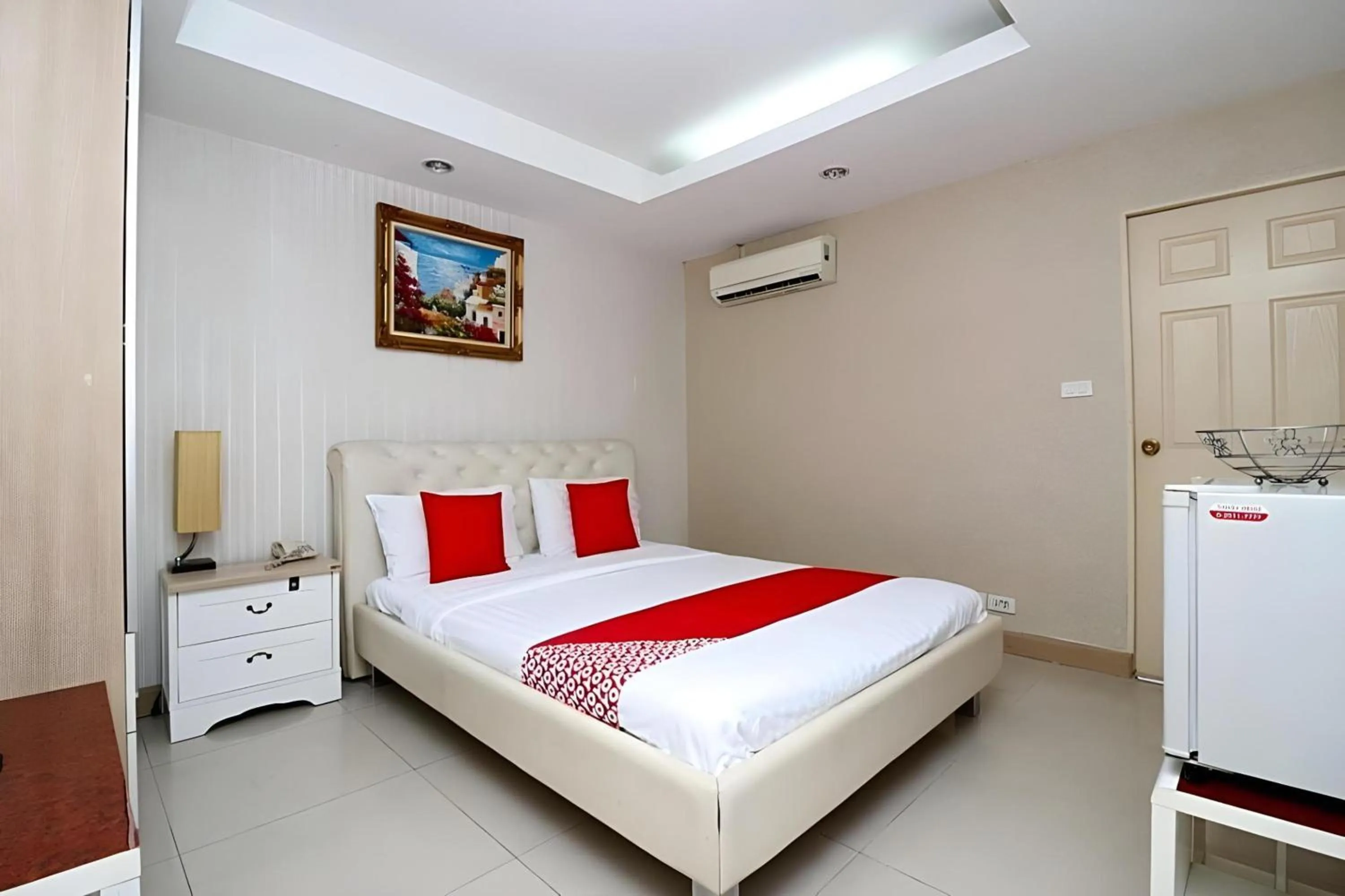 Bedroom, Bed in Diamond Residence Silom