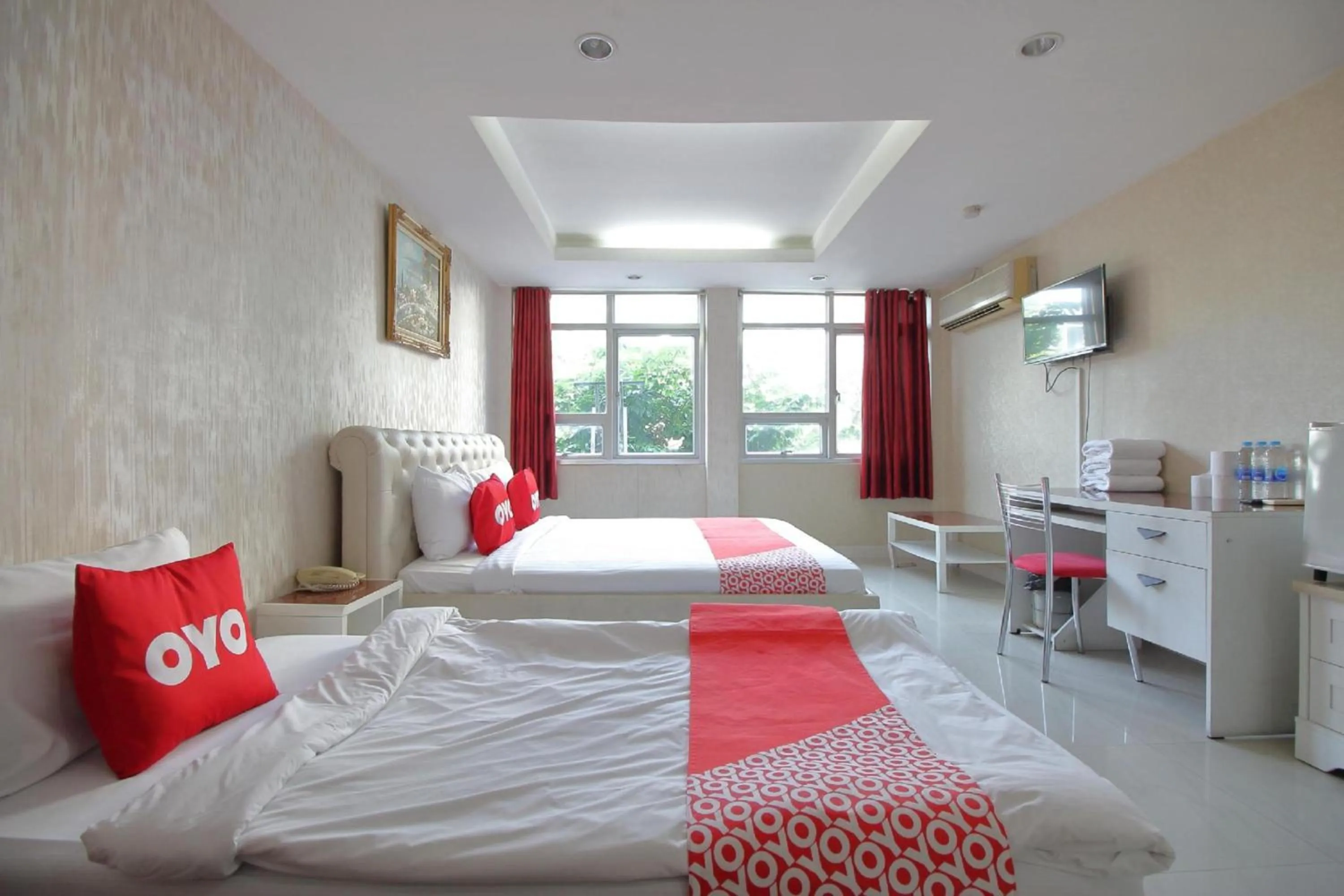 View (from property/room), Bed in Diamond Residence Silom