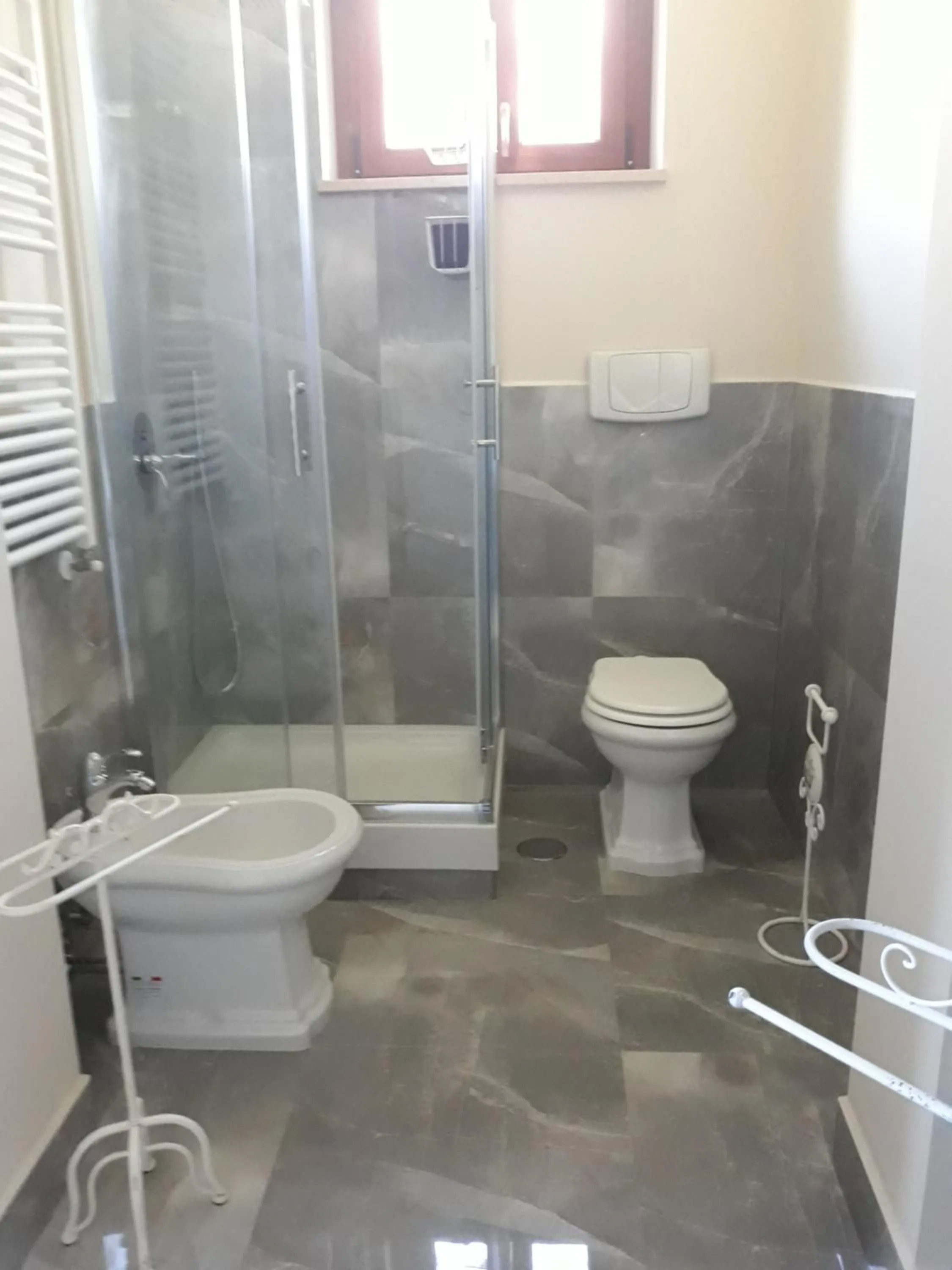 Shower in L'Orto sul Poggio