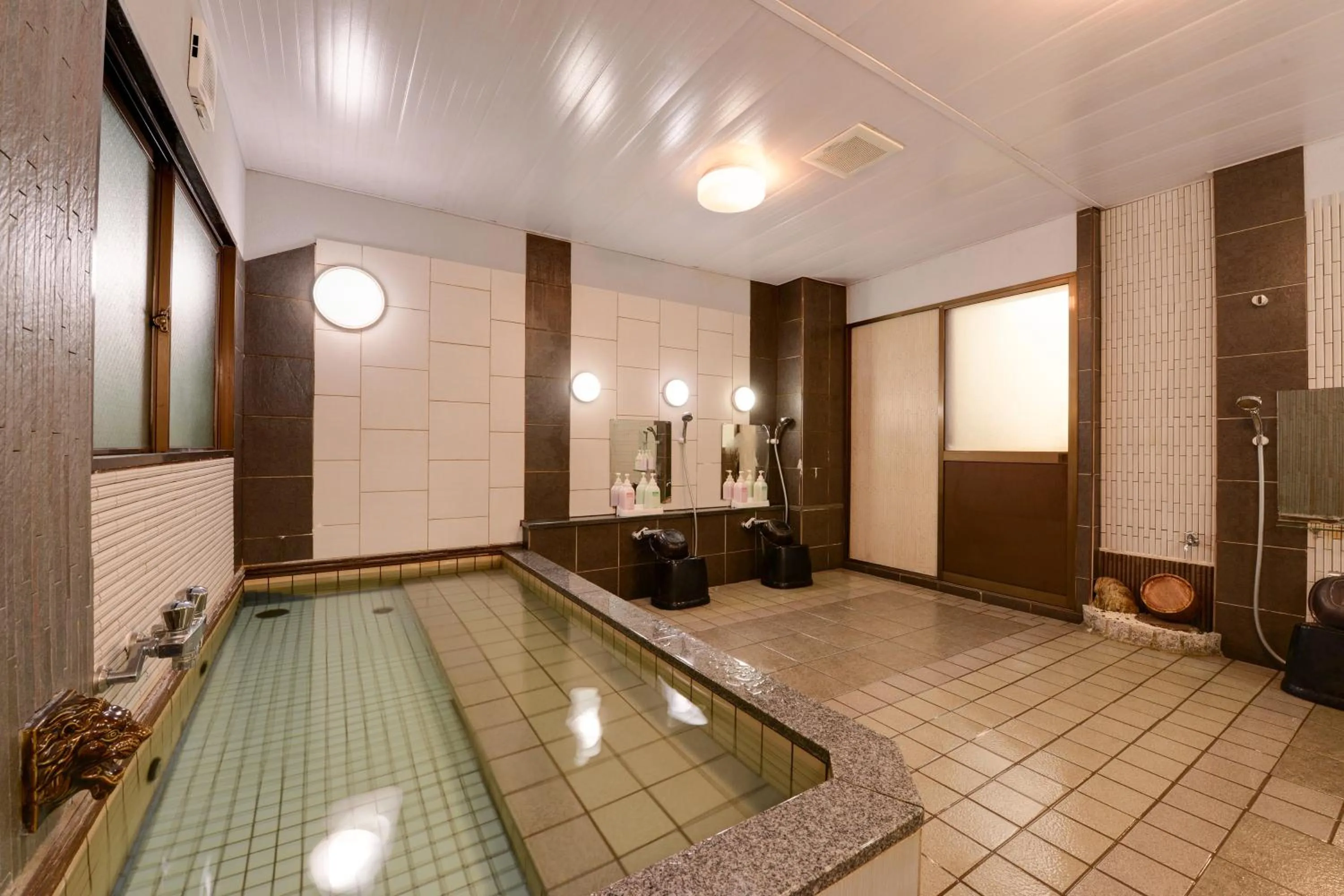 Public Bath in Hotel Oumiya