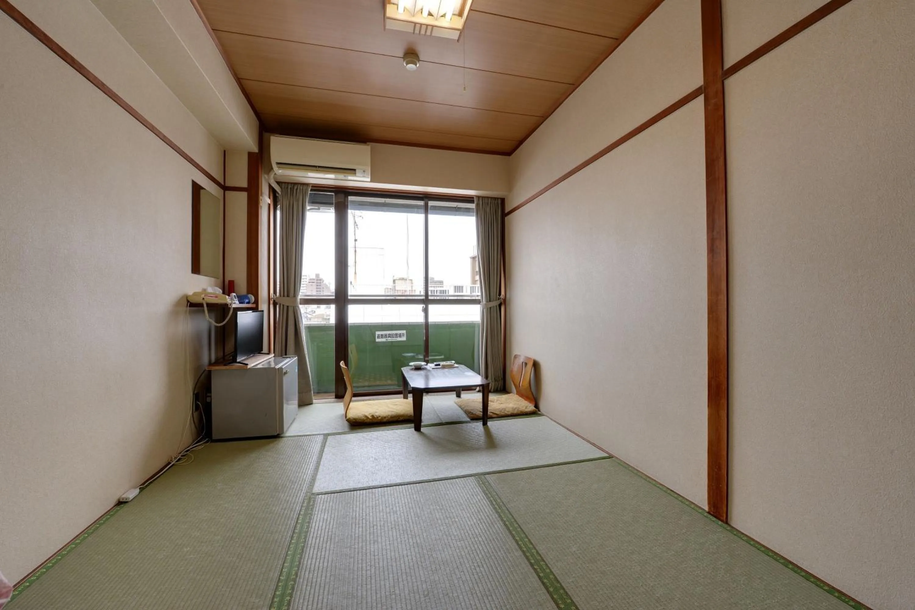 Photo of the whole room in Hotel Oumiya