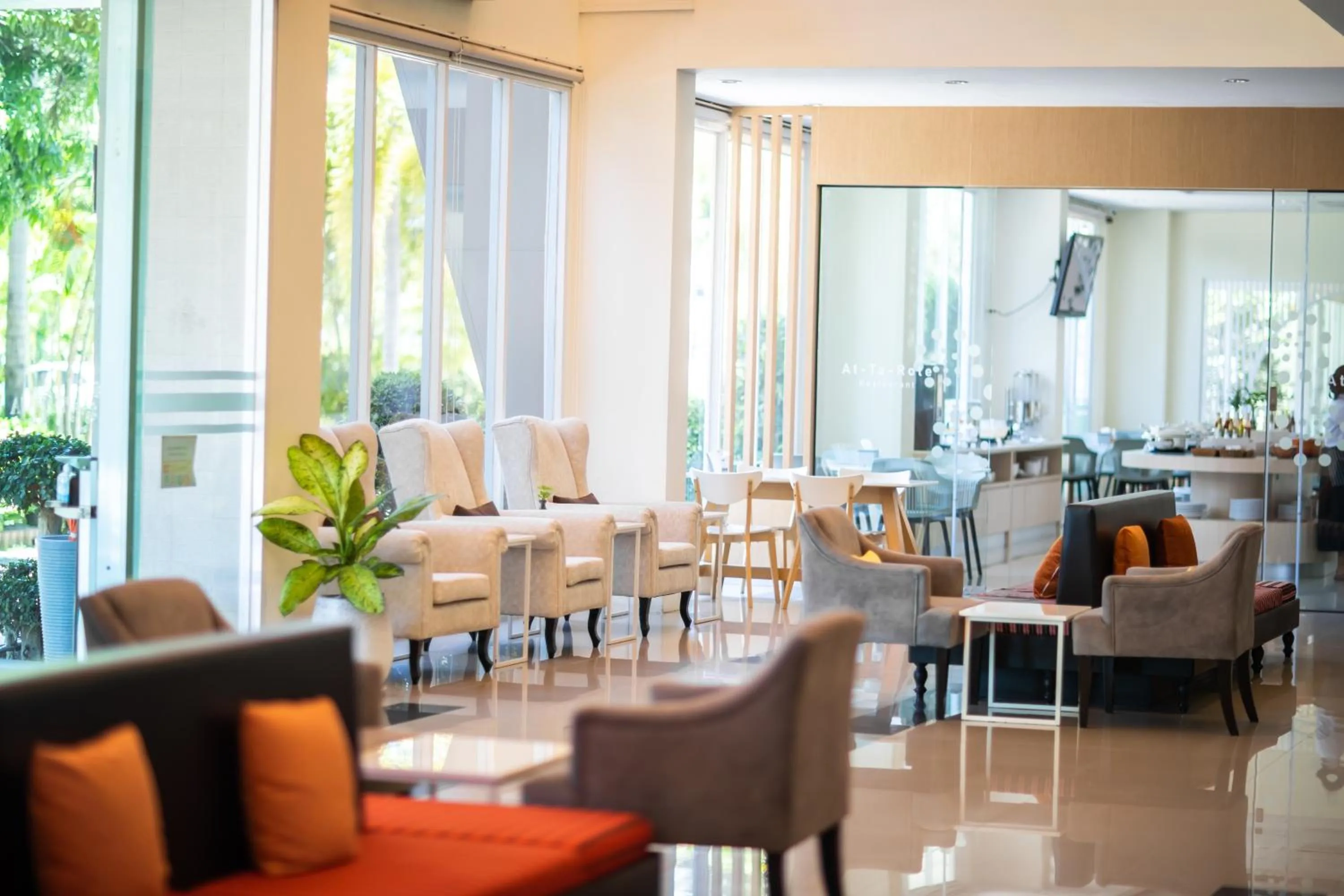 Restaurant/places to eat in Phavina Grand Boutique