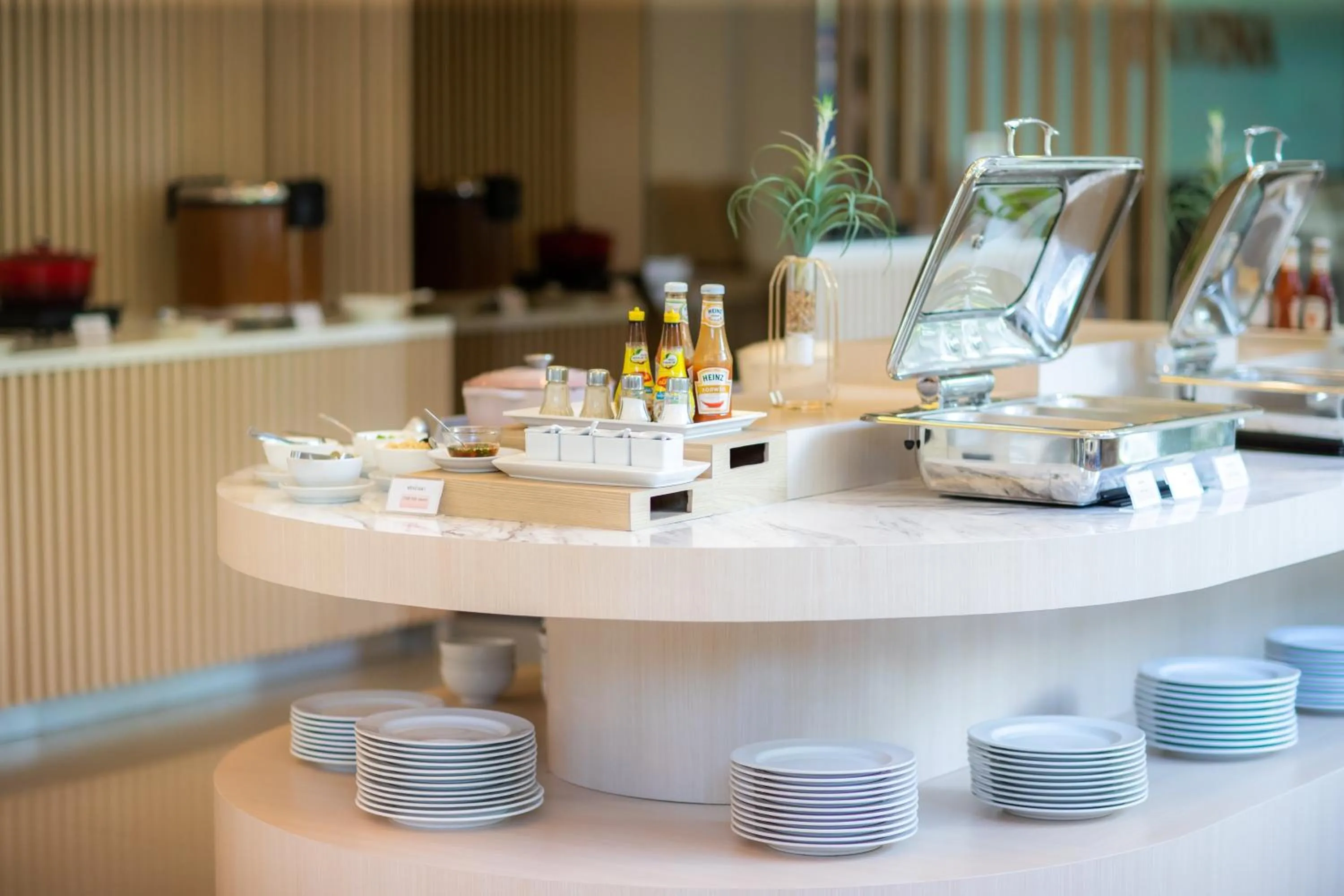 Food and drinks in Phavina Grand Boutique