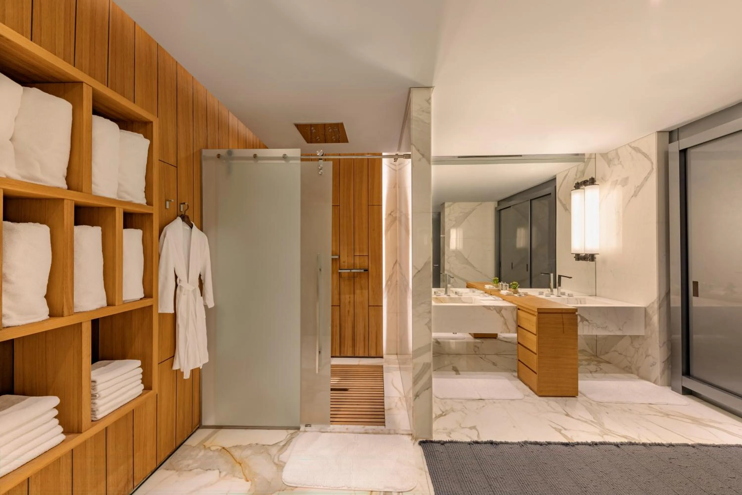 Shower in D Maris Bay