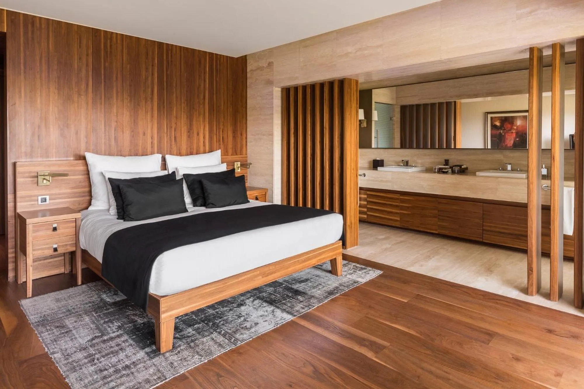 Executive Suite with Land View in D Maris Bay