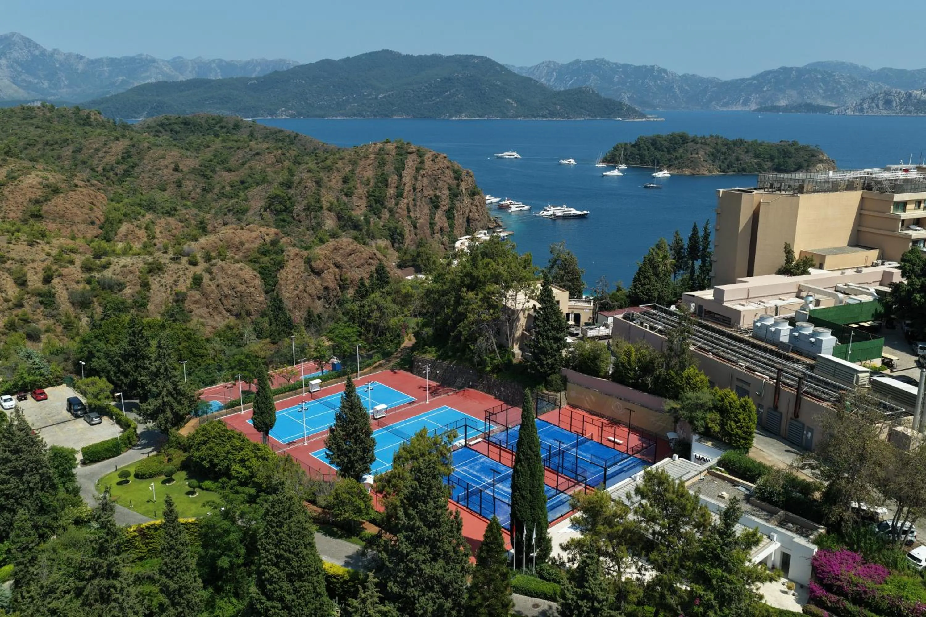 Tennis court in D Maris Bay