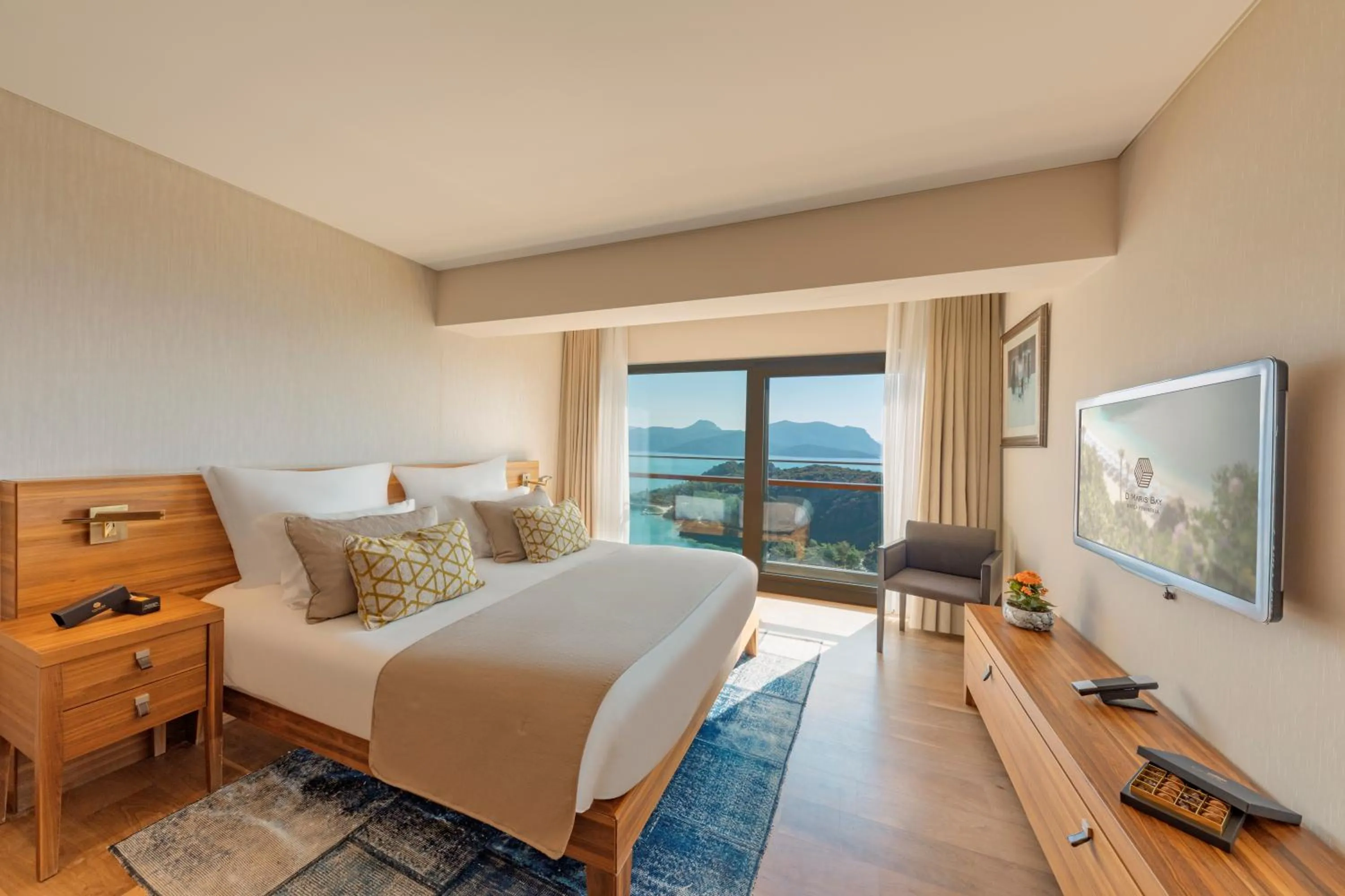 Photo of the whole room, Bed in D Maris Bay