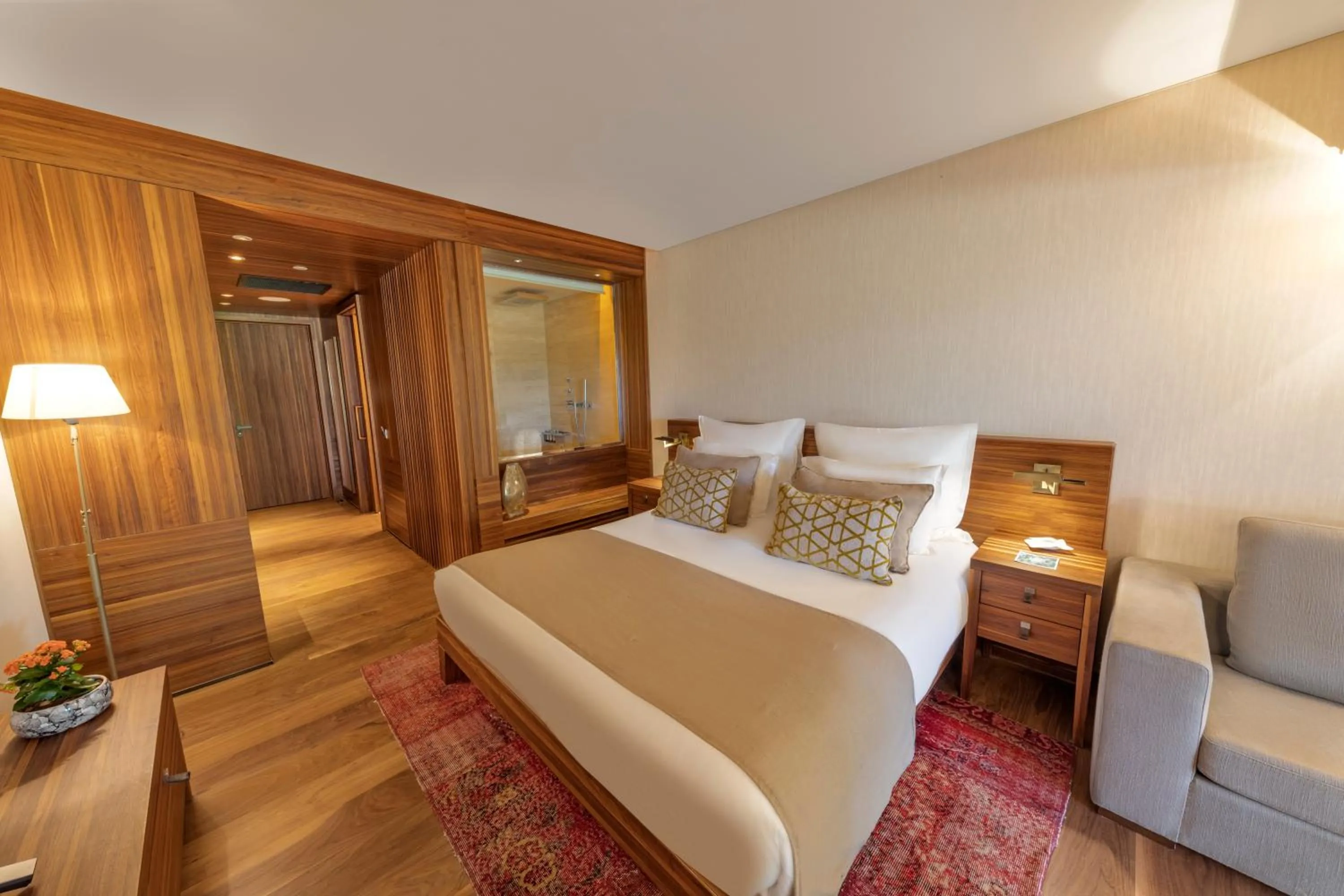 Photo of the whole room, Bed in D Maris Bay