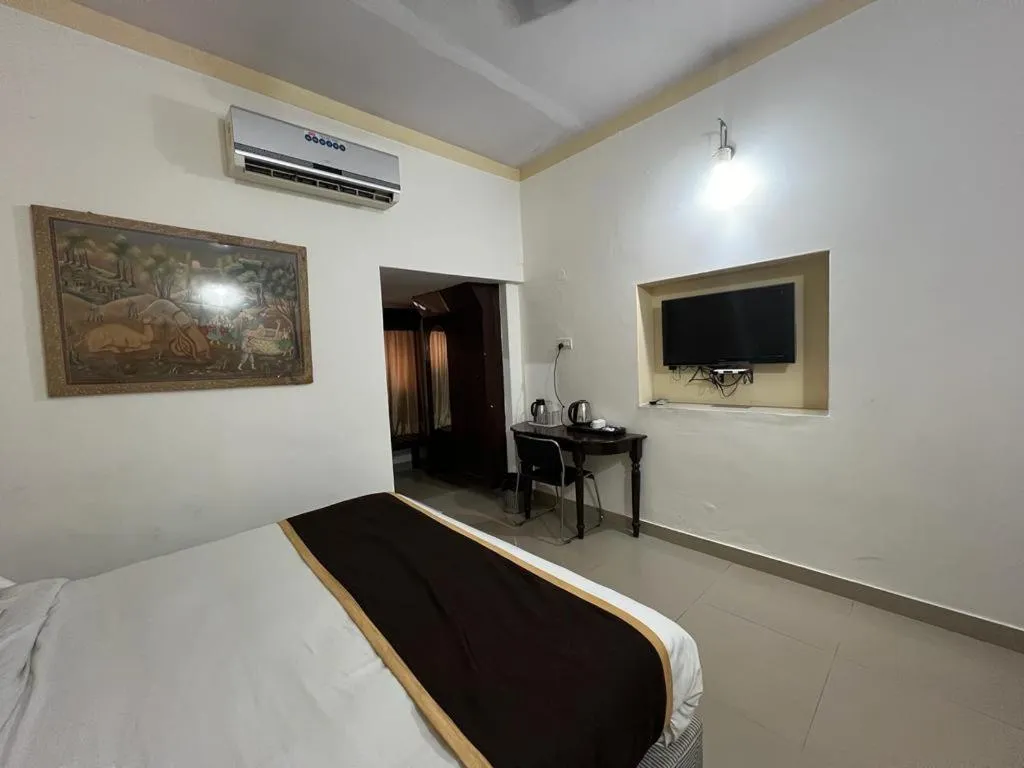 Bedroom, Bed in Rajputana Palace