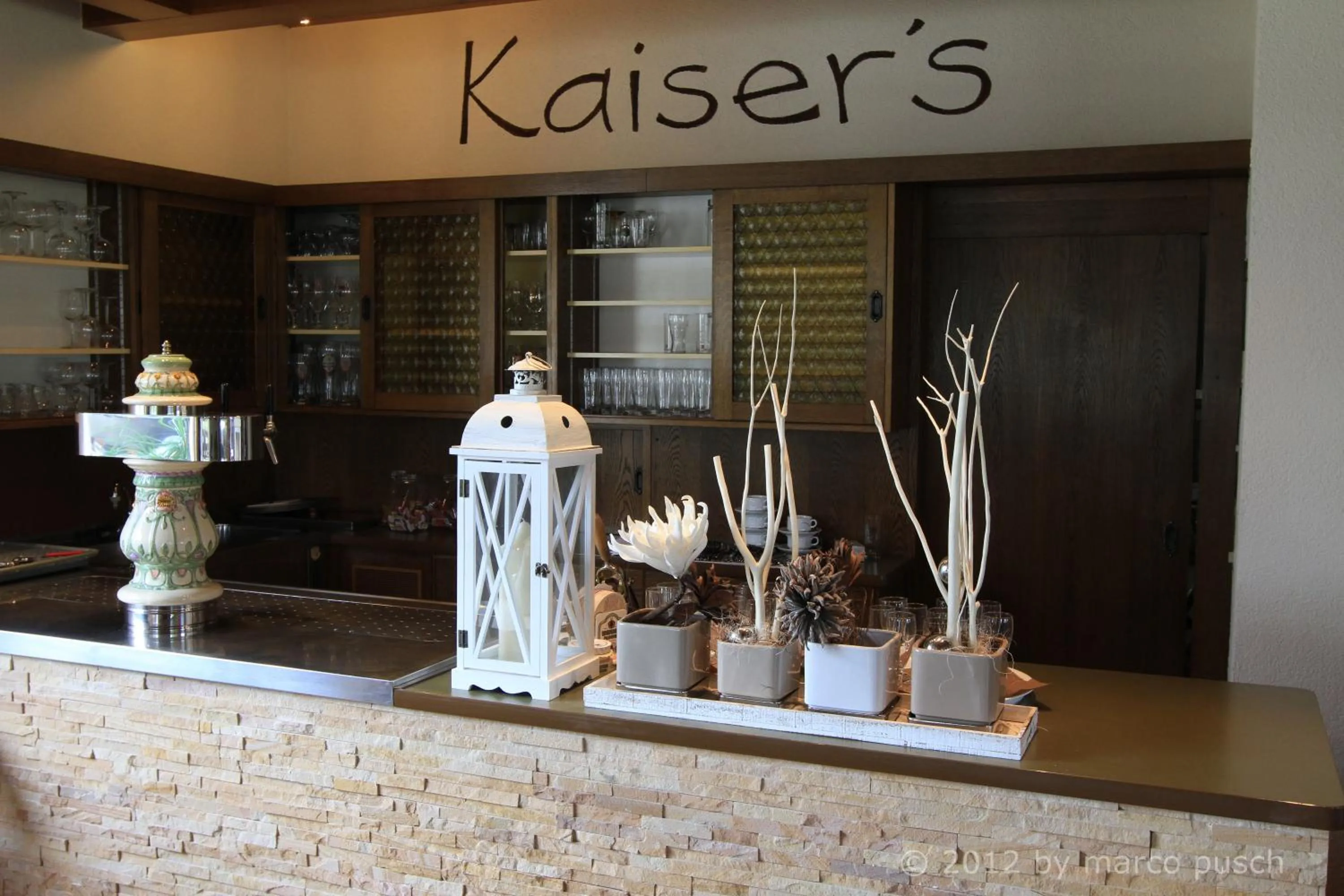 Text overlay in Kaiser´s Weinland Hotel