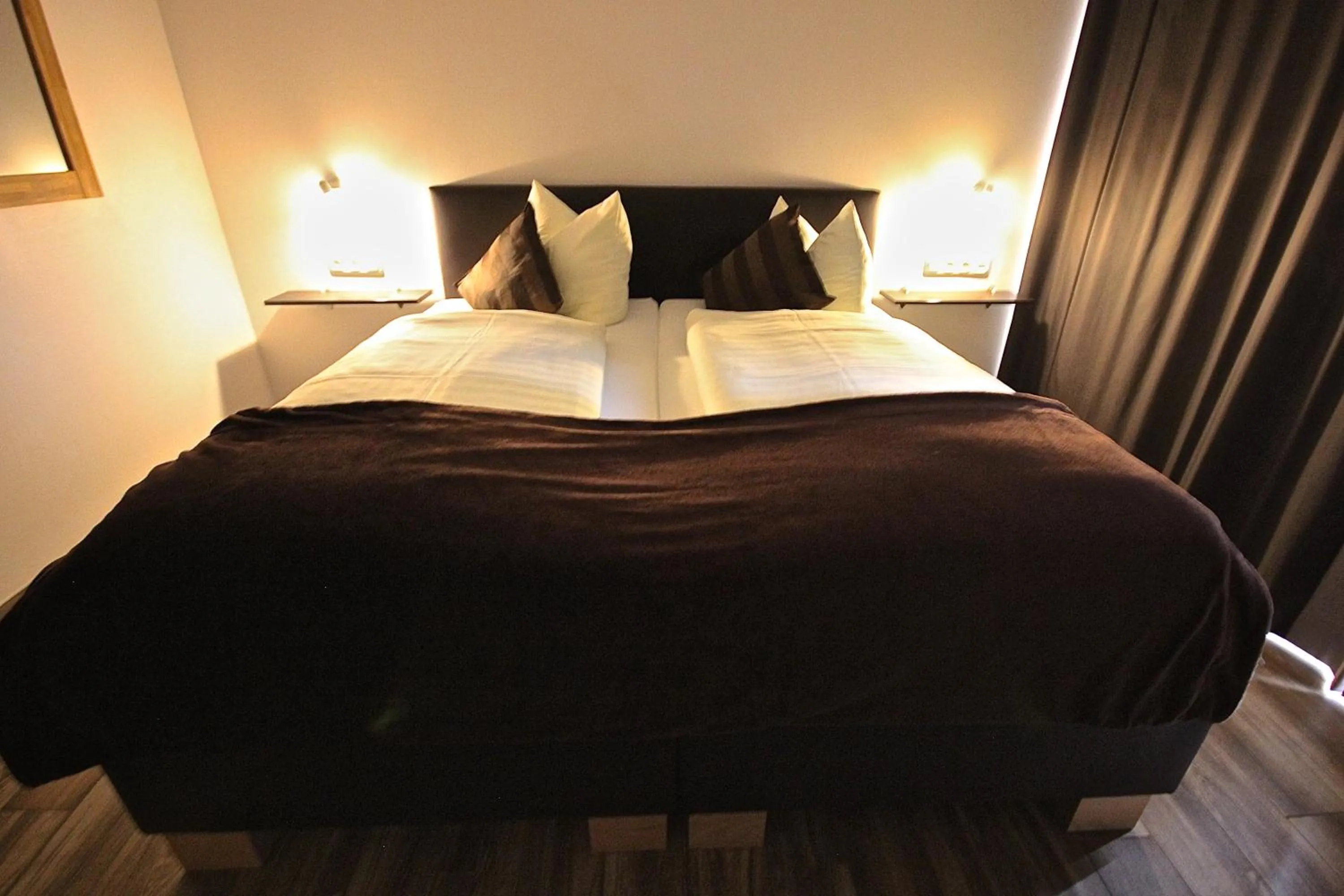 Photo of the whole room, Bed in Kaiser´s Weinland Hotel