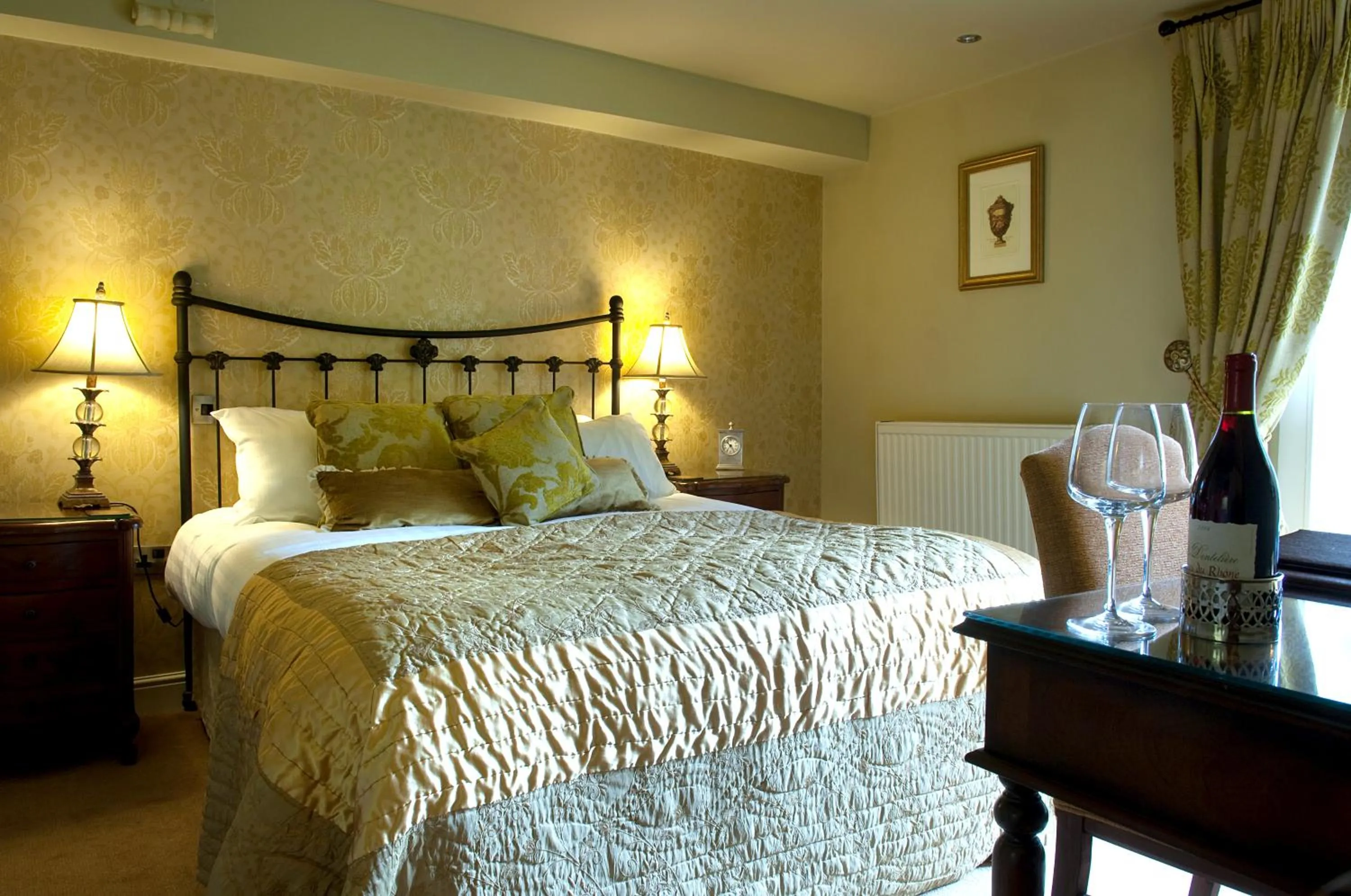 Bedroom, Bed in Whitley Hall Hotel