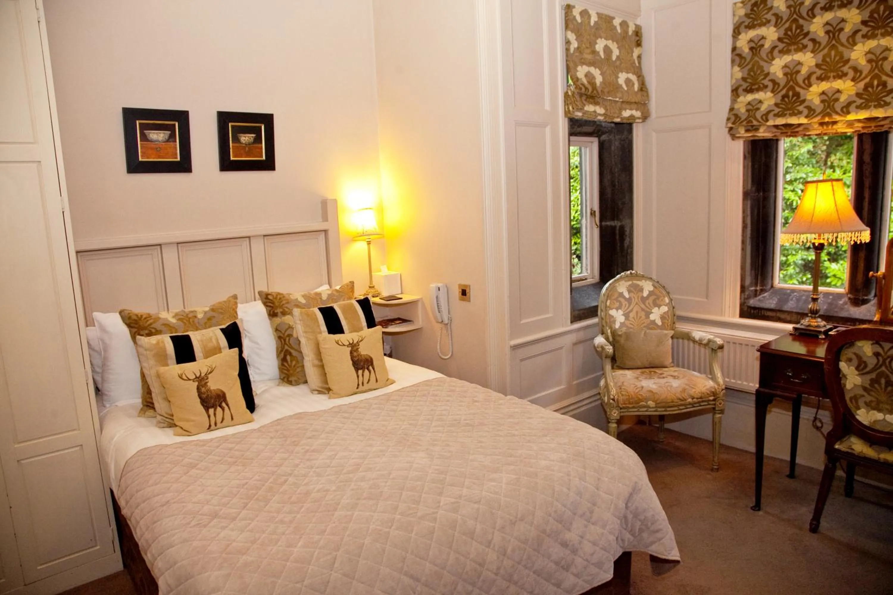 Bedroom, Bed in Whitley Hall Hotel