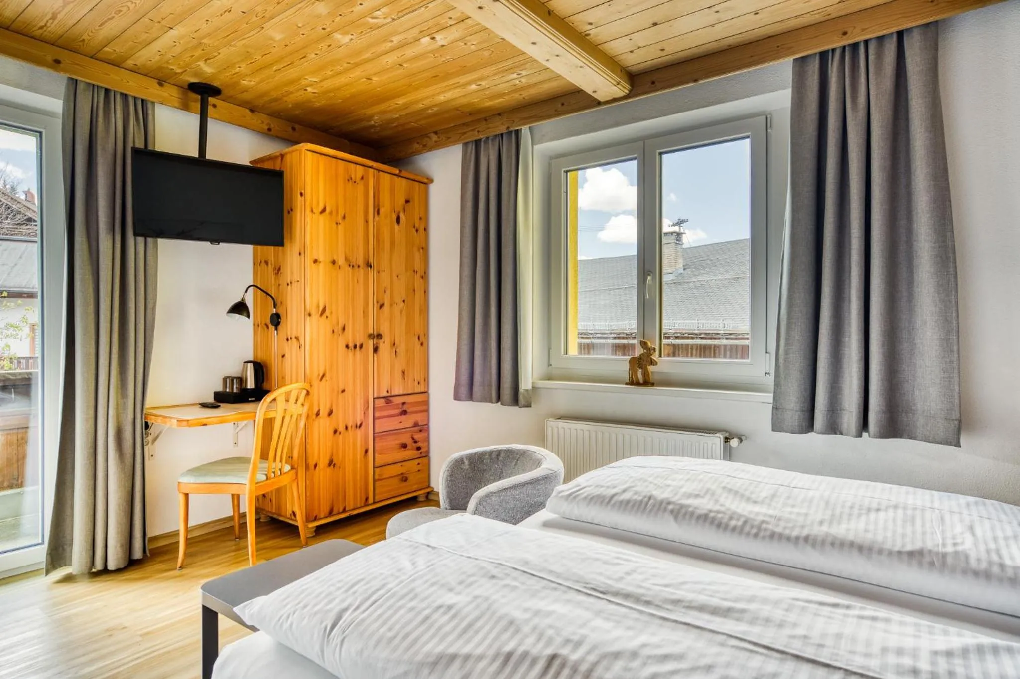 Photo of the whole room, Bed in Boutiquehotel ZOMM in Seefeld