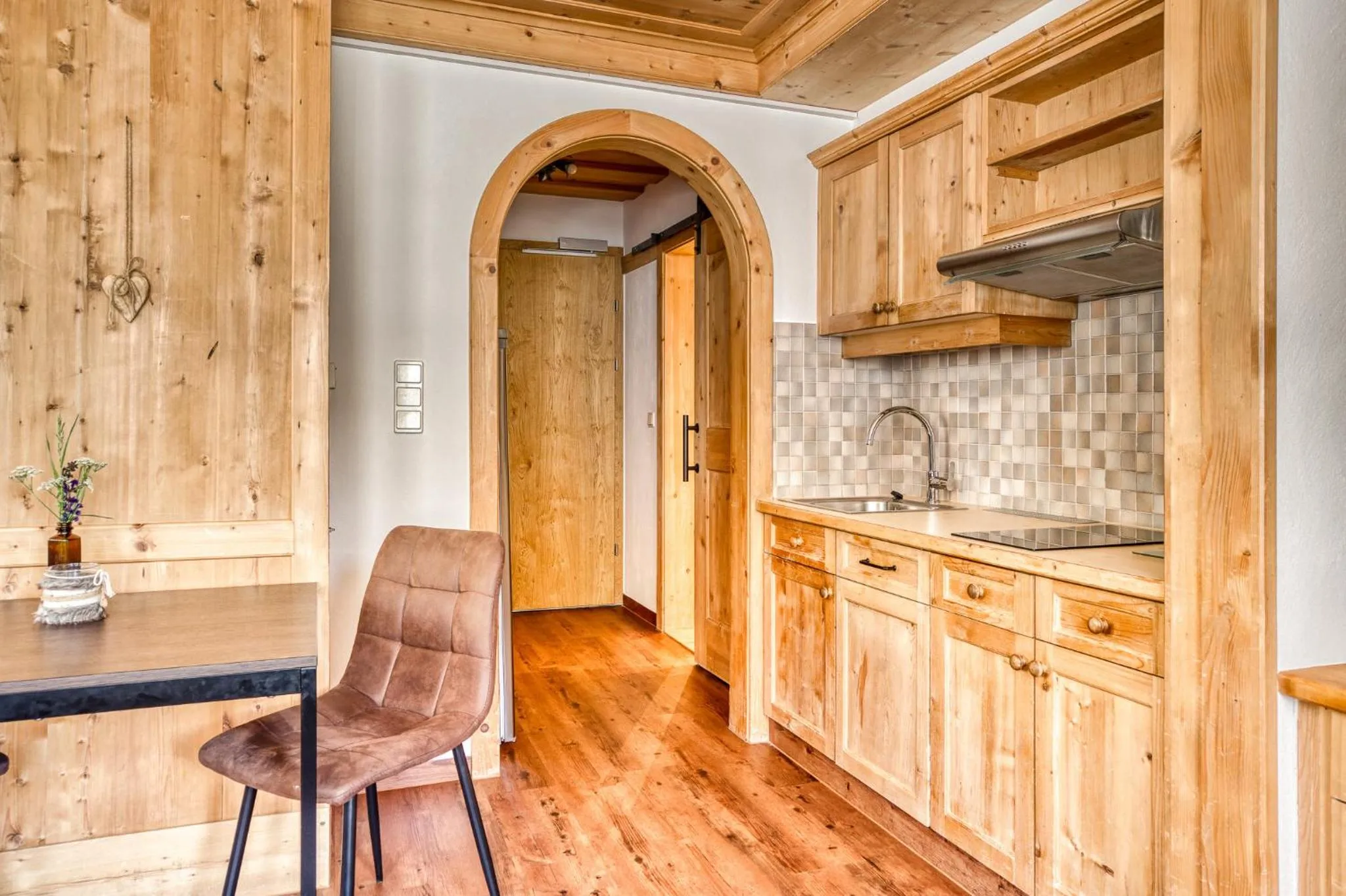 Kitchen or kitchenette in Boutiquehotel ZOMM in Seefeld