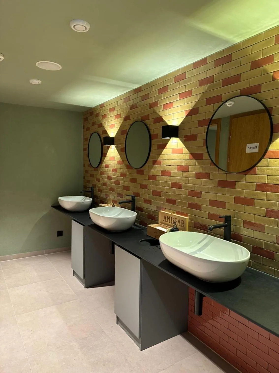 Toilet in Boutiquehotel ZOMM in Seefeld