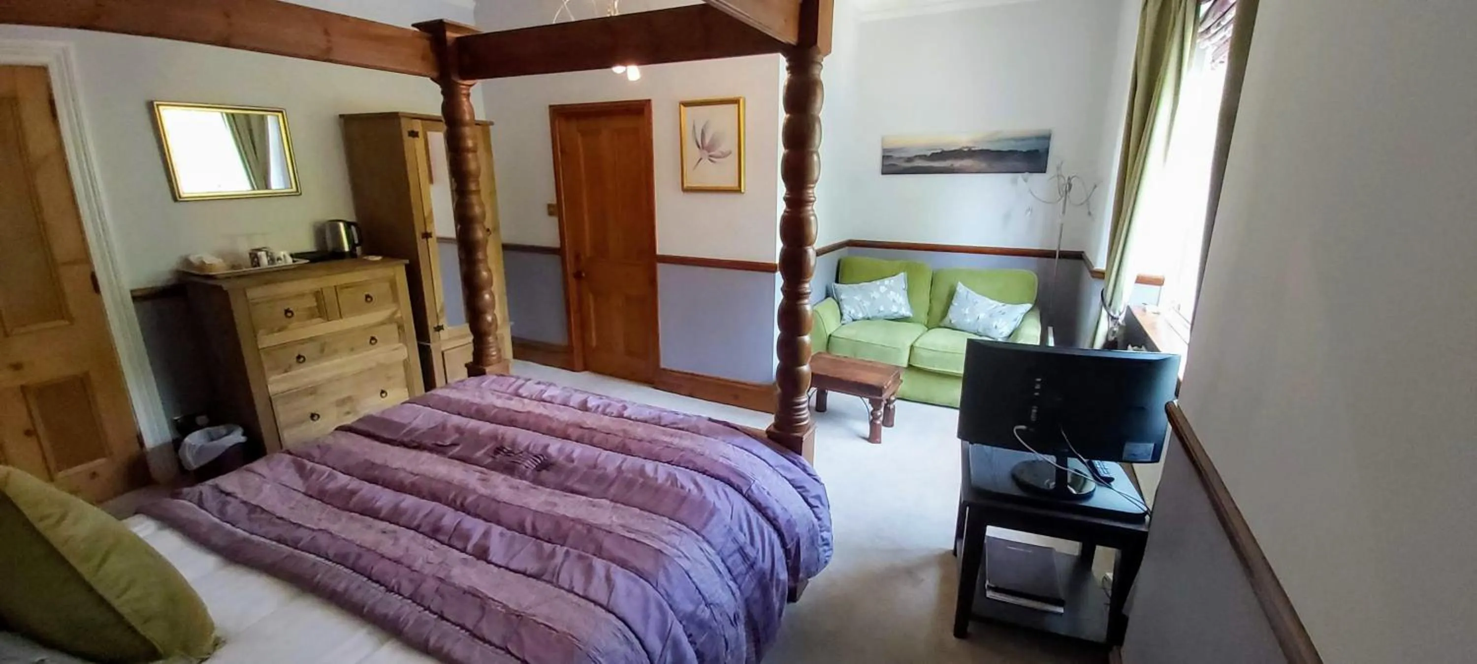 Bed, TV/Entertainment Center in Laurel Cottage