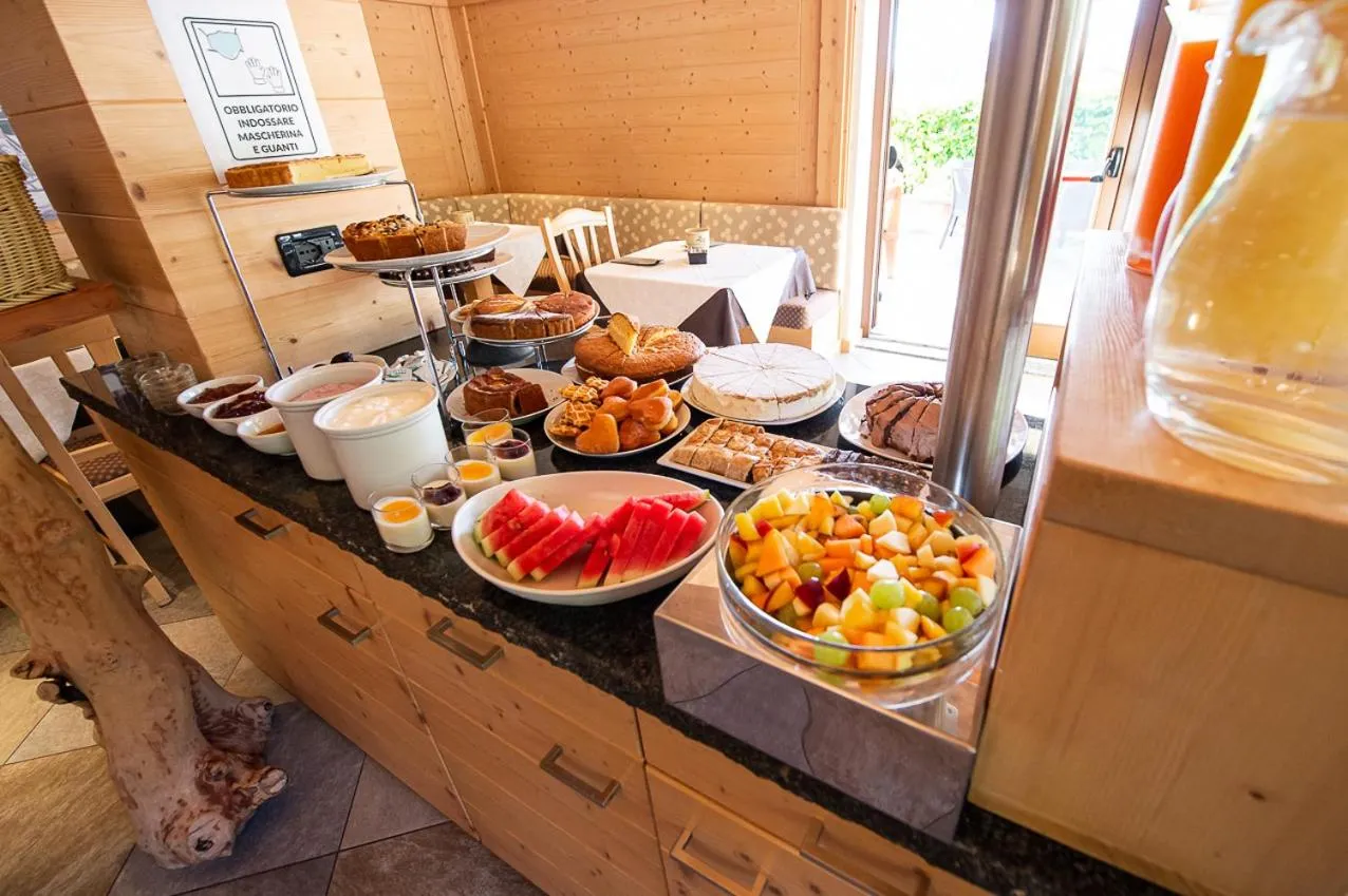 Food and drinks in Hotel Garni My Ledro