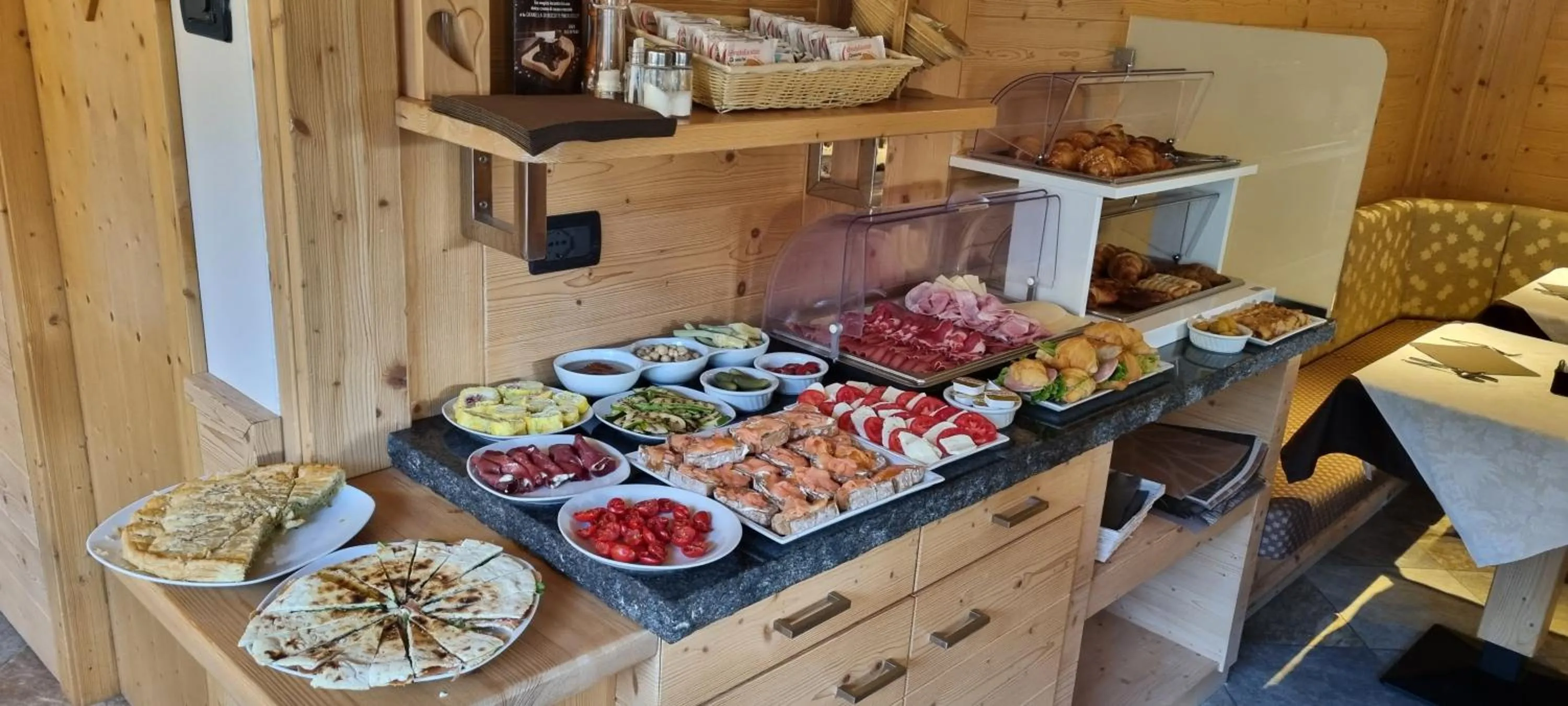 Food and drinks in Hotel Garni My Ledro