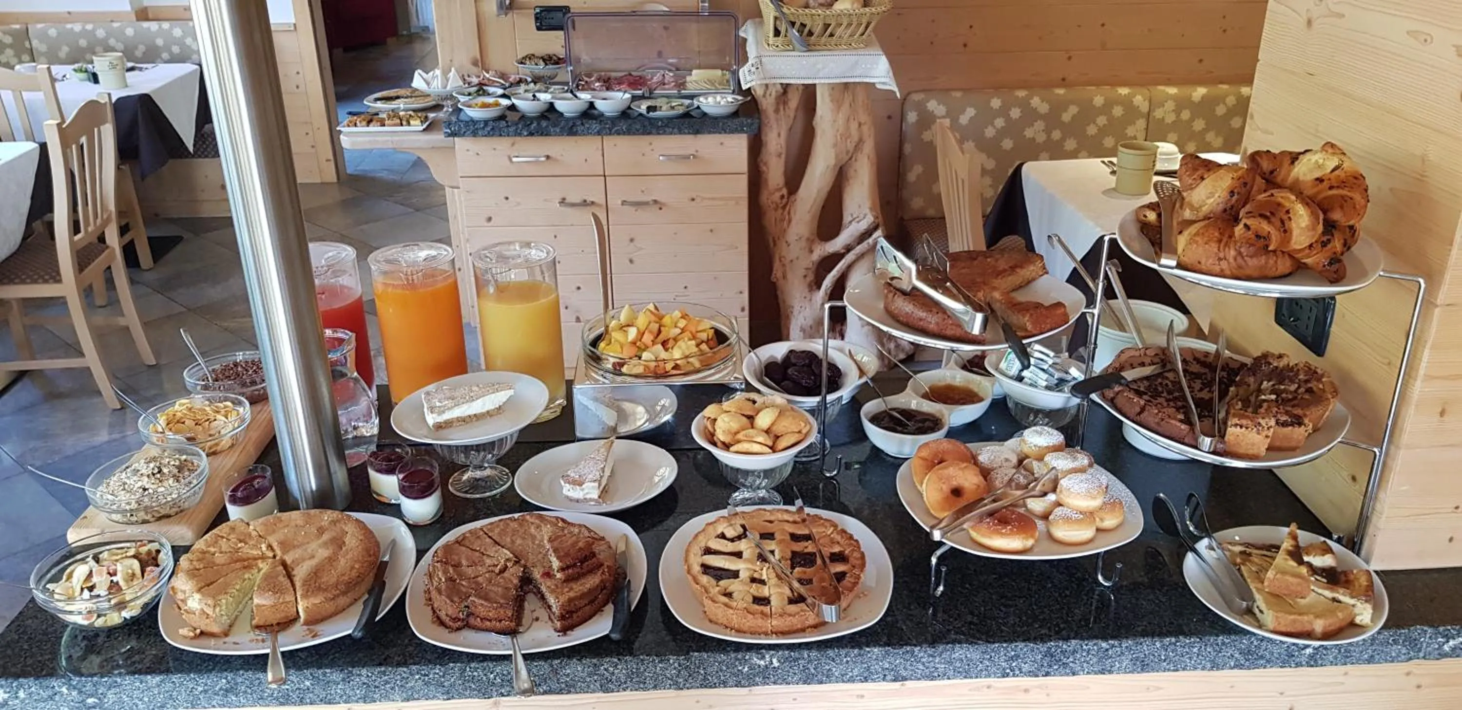 Buffet breakfast in Hotel Garni My Ledro