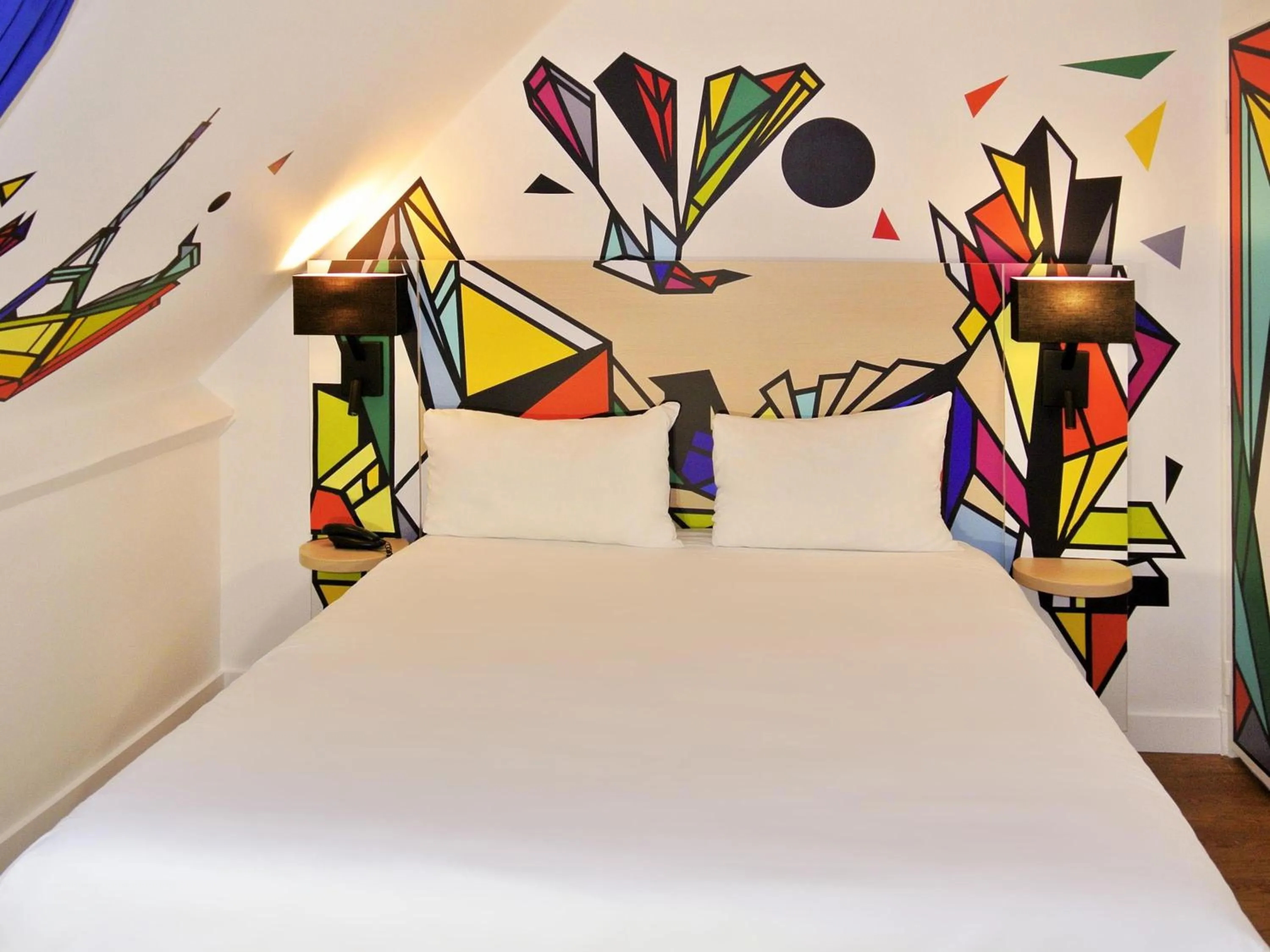 Bedroom, Bed in ibis Styles Paris Maine Montparnasse