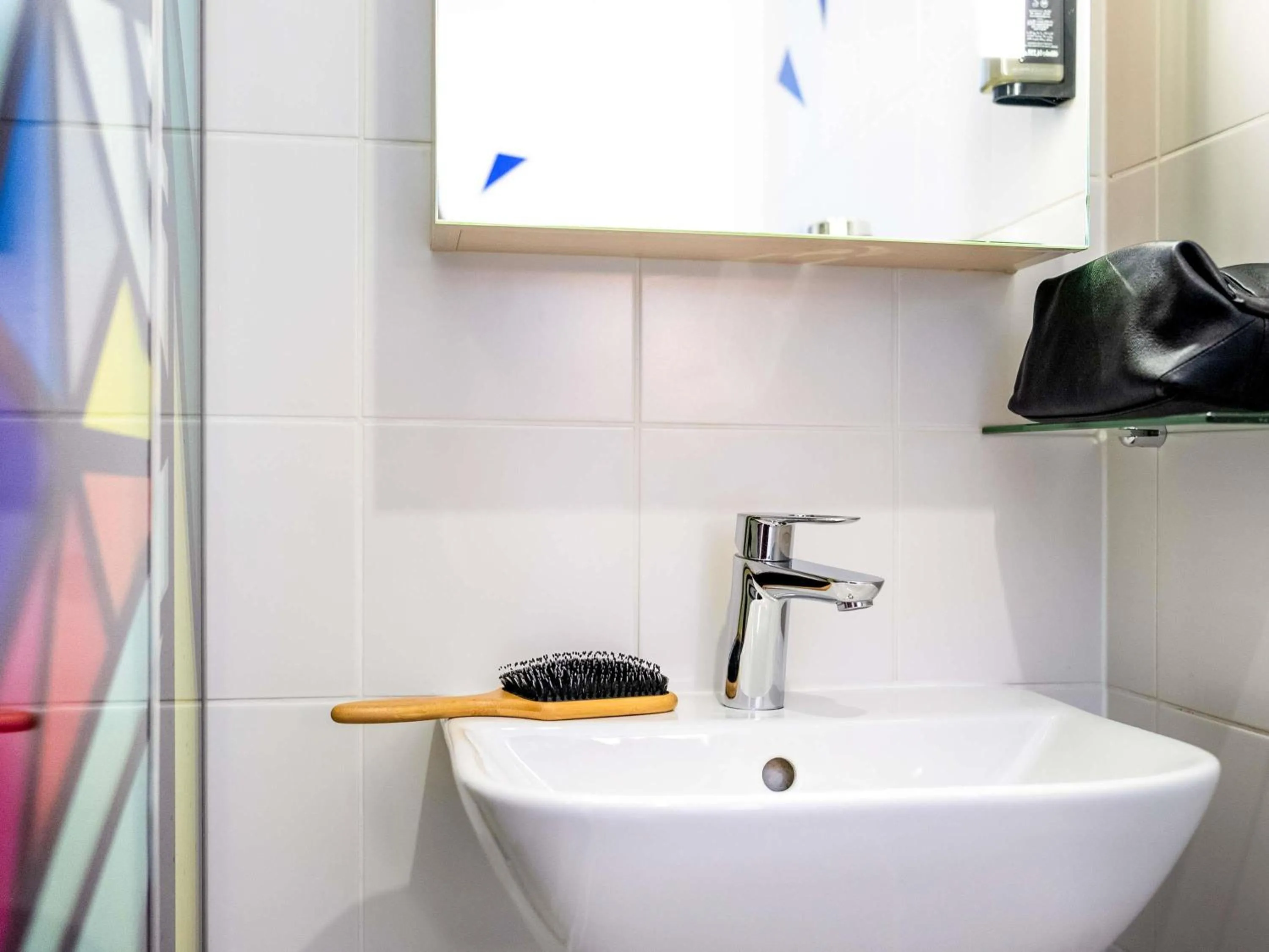 Bedroom in ibis Styles Paris Maine Montparnasse