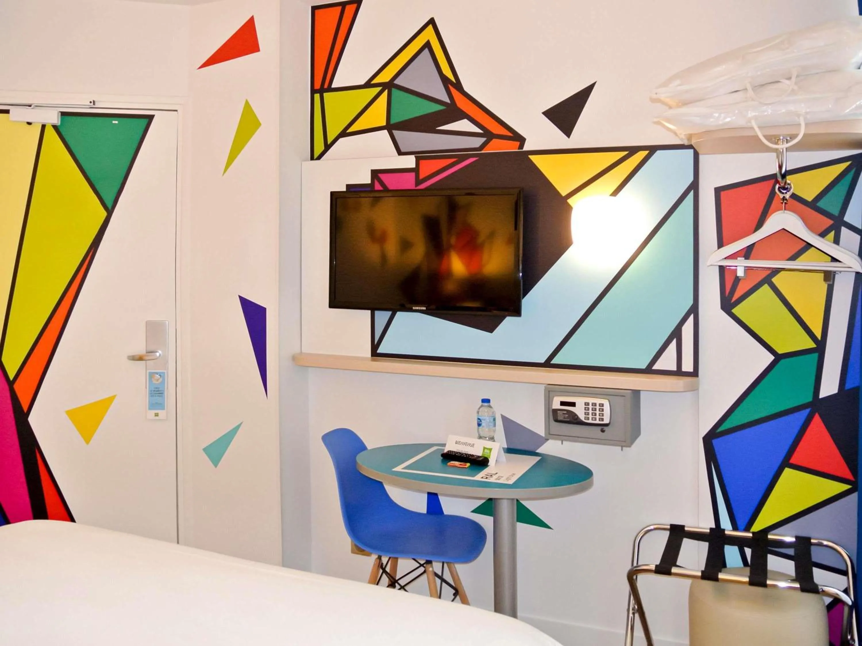 Bedroom, Bed in ibis Styles Paris Maine Montparnasse