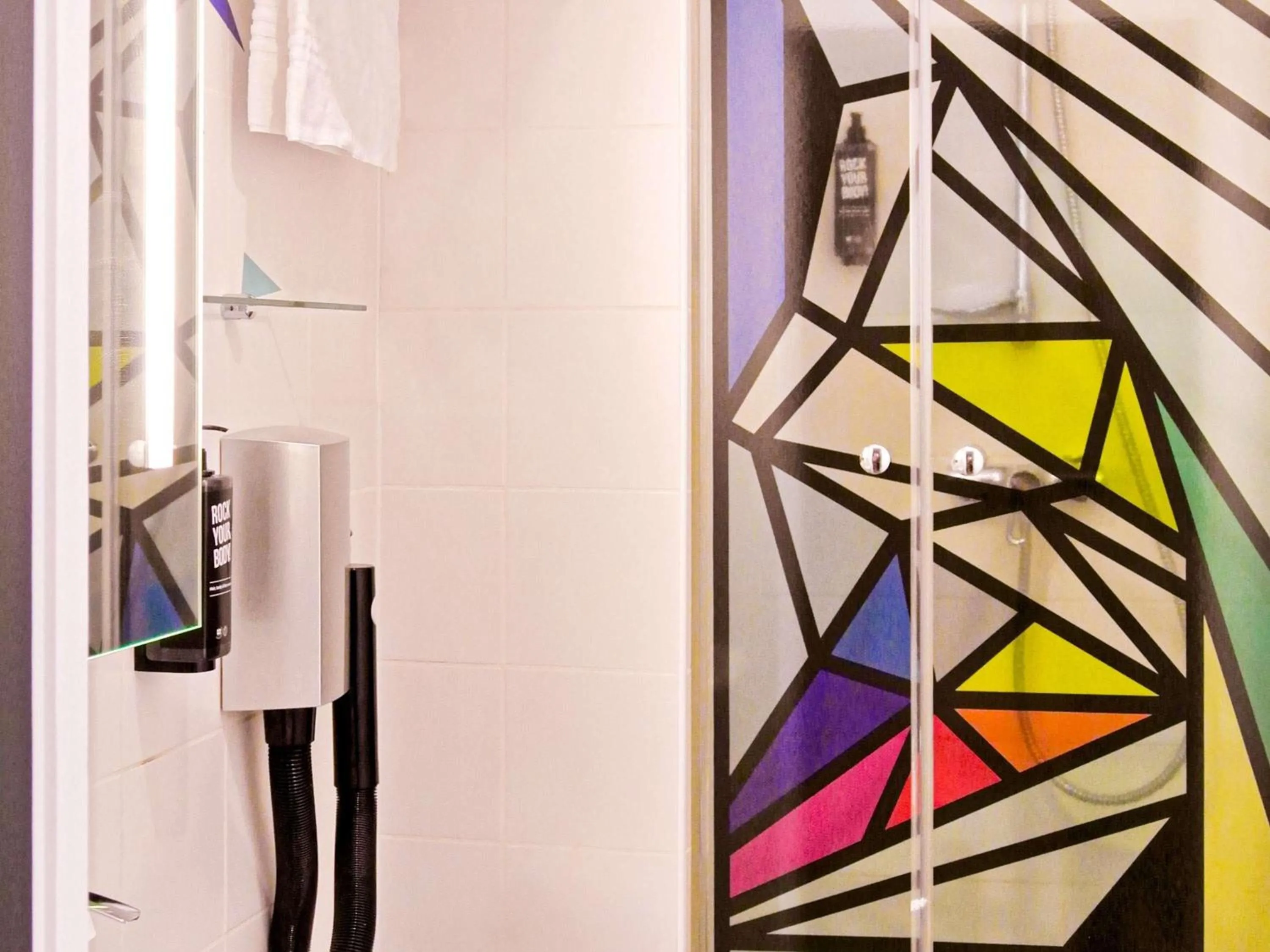 Bedroom in ibis Styles Paris Maine Montparnasse